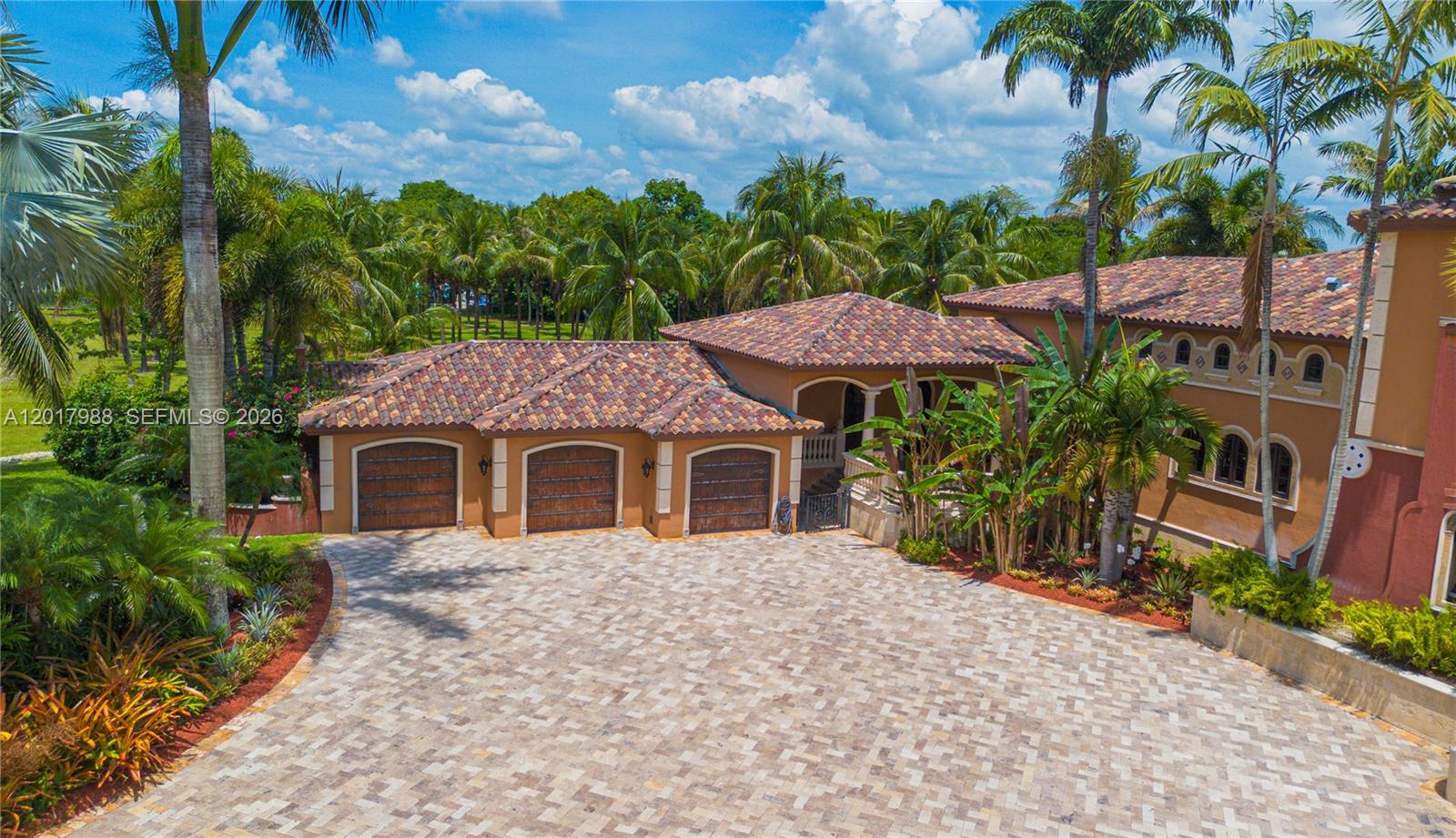 REDLAND ESTATE W/ GROTTO - Residential