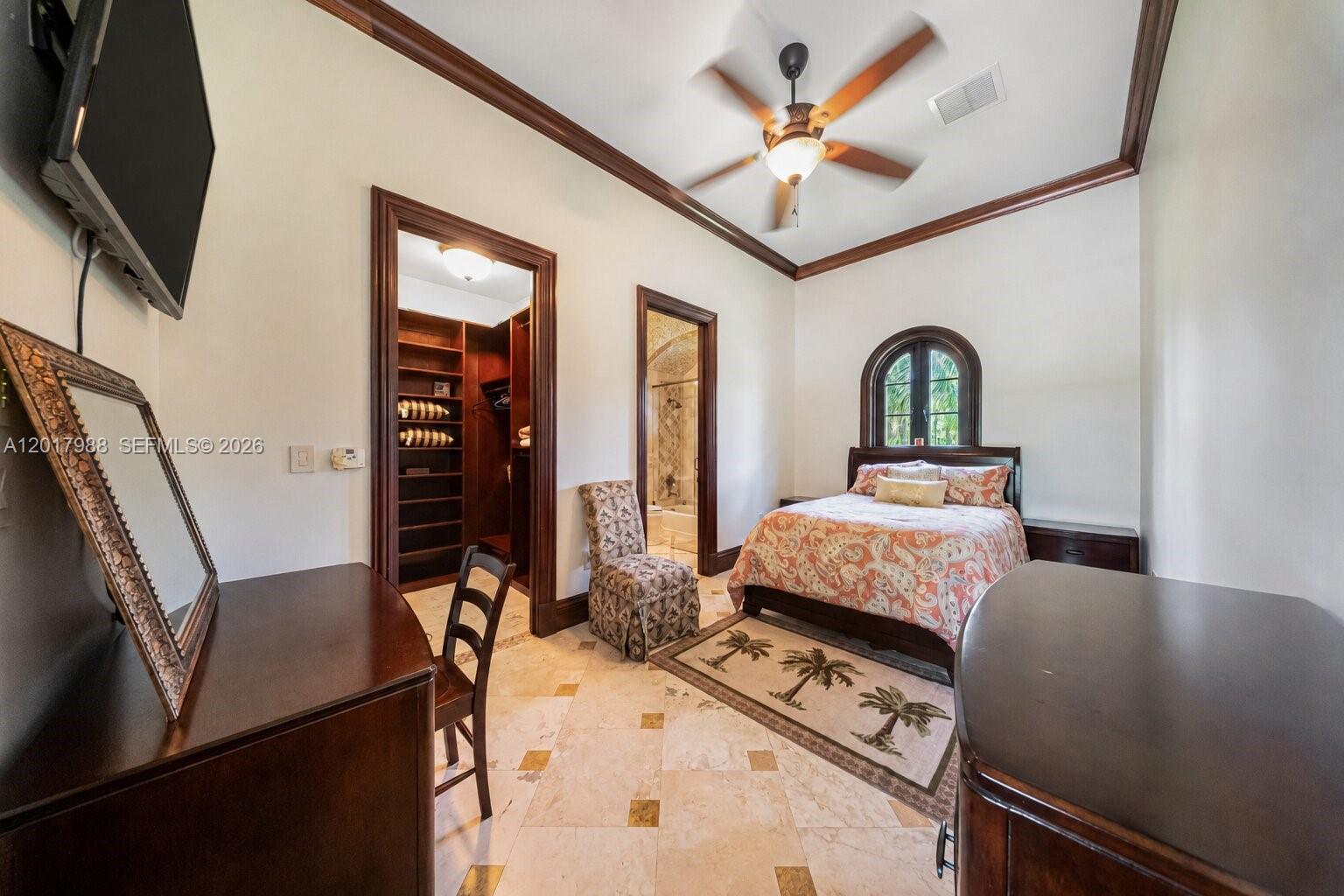 REDLAND ESTATE W/ GROTTO - Residential