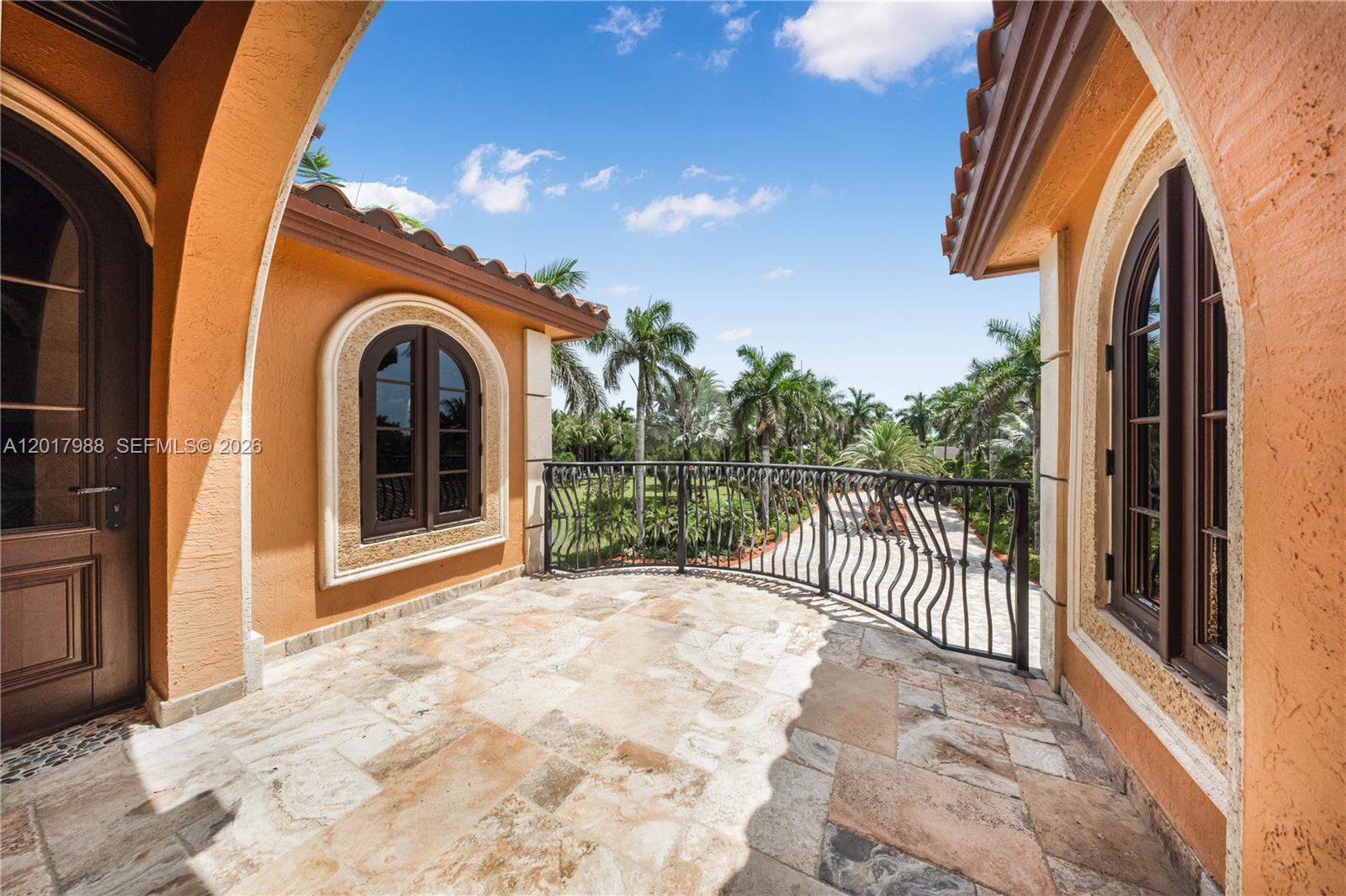 REDLAND ESTATE W/ GROTTO - Residential