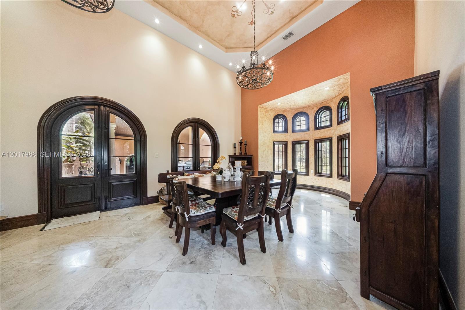 REDLAND ESTATE W/ GROTTO - Residential