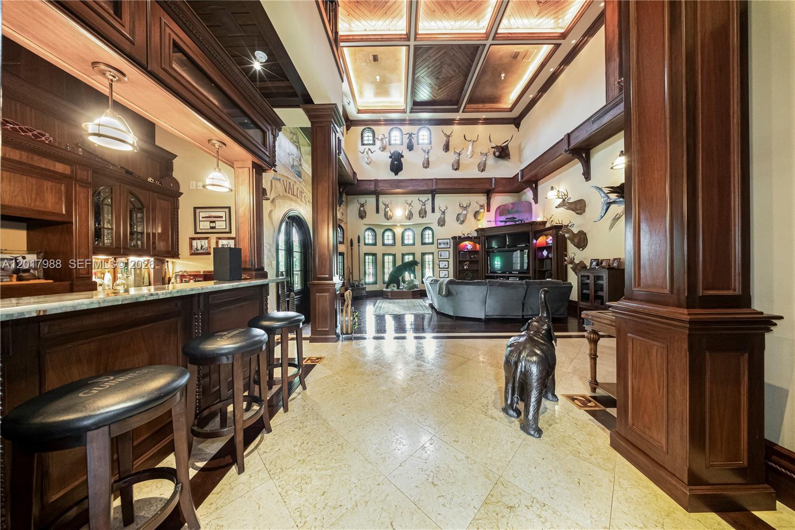 REDLAND ESTATE W/ GROTTO - Residential