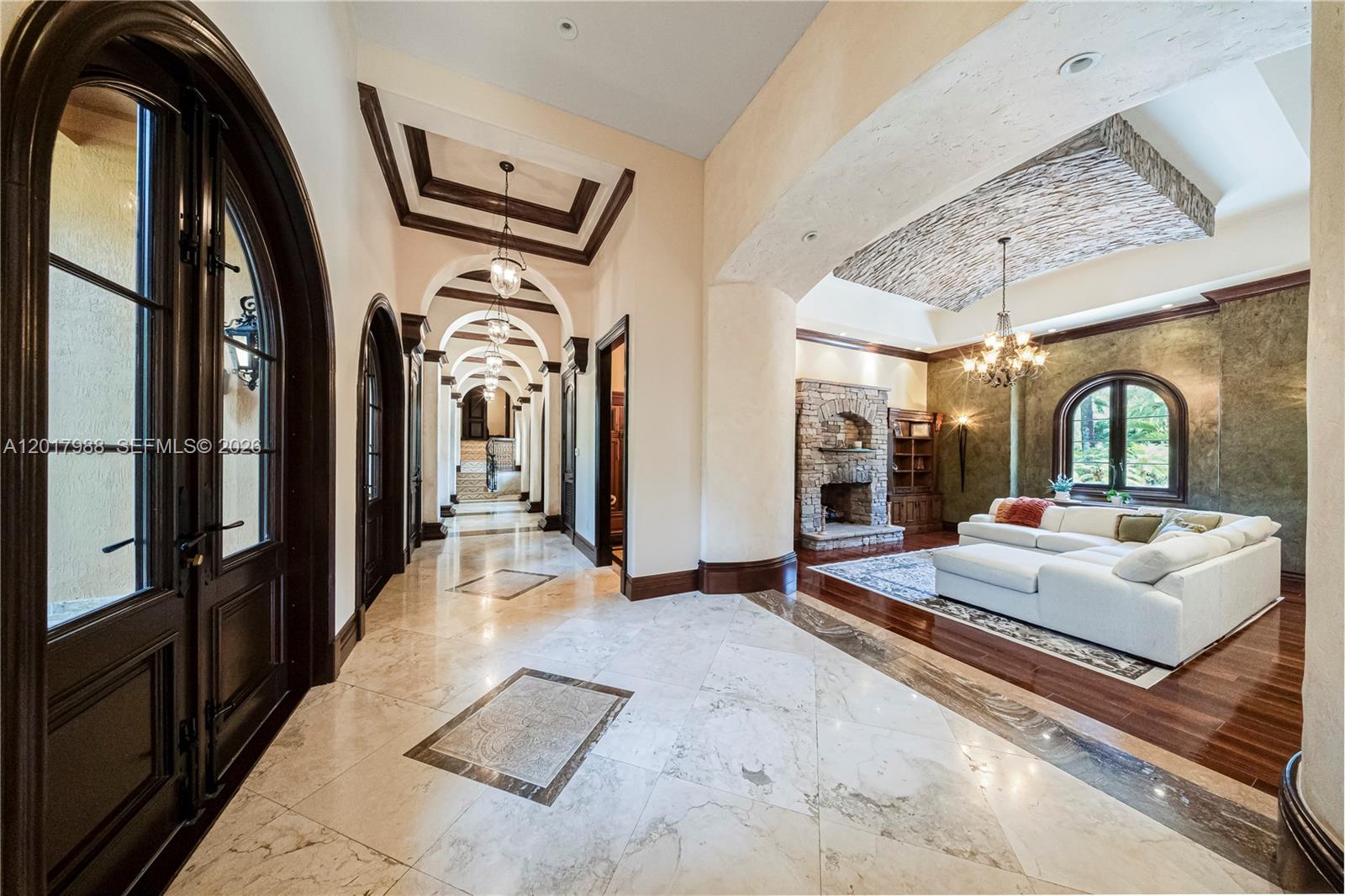 REDLAND ESTATE W/ GROTTO - Residential