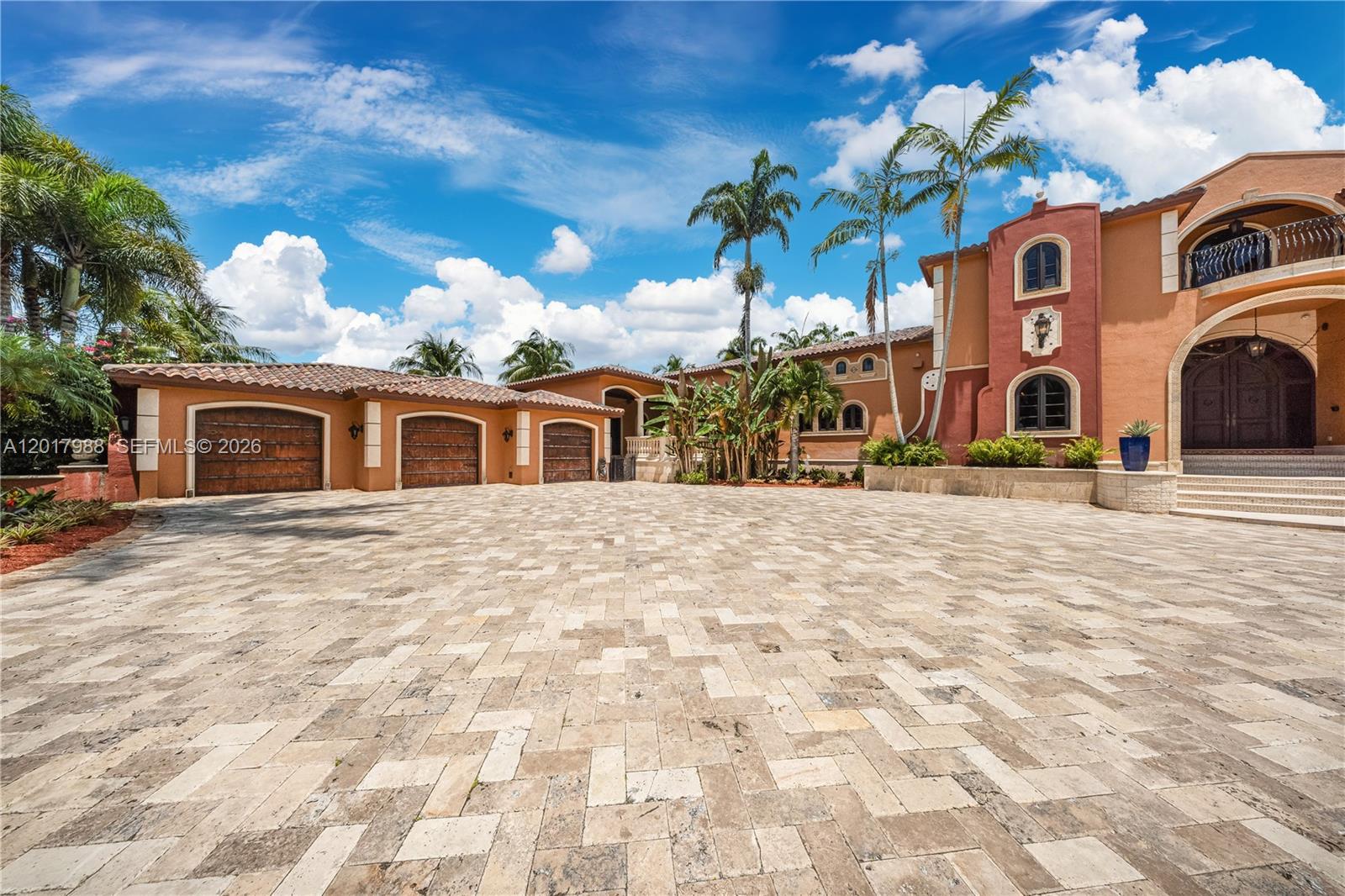 REDLAND ESTATE W/ GROTTO - Residential