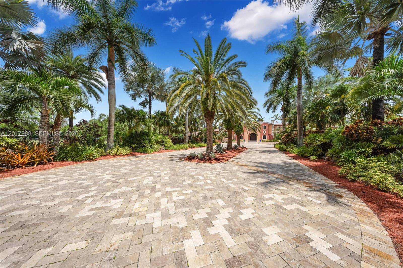 REDLAND ESTATE W/ GROTTO - Residential