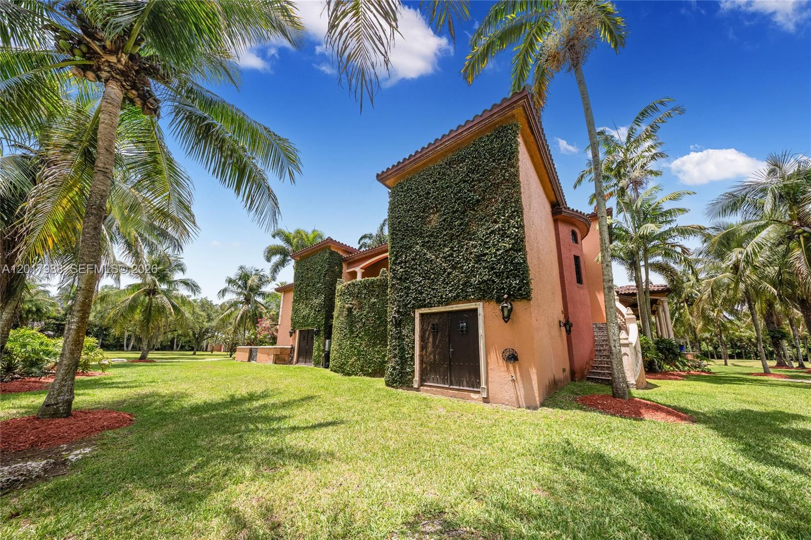 REDLAND ESTATE W/ GROTTO - Residential