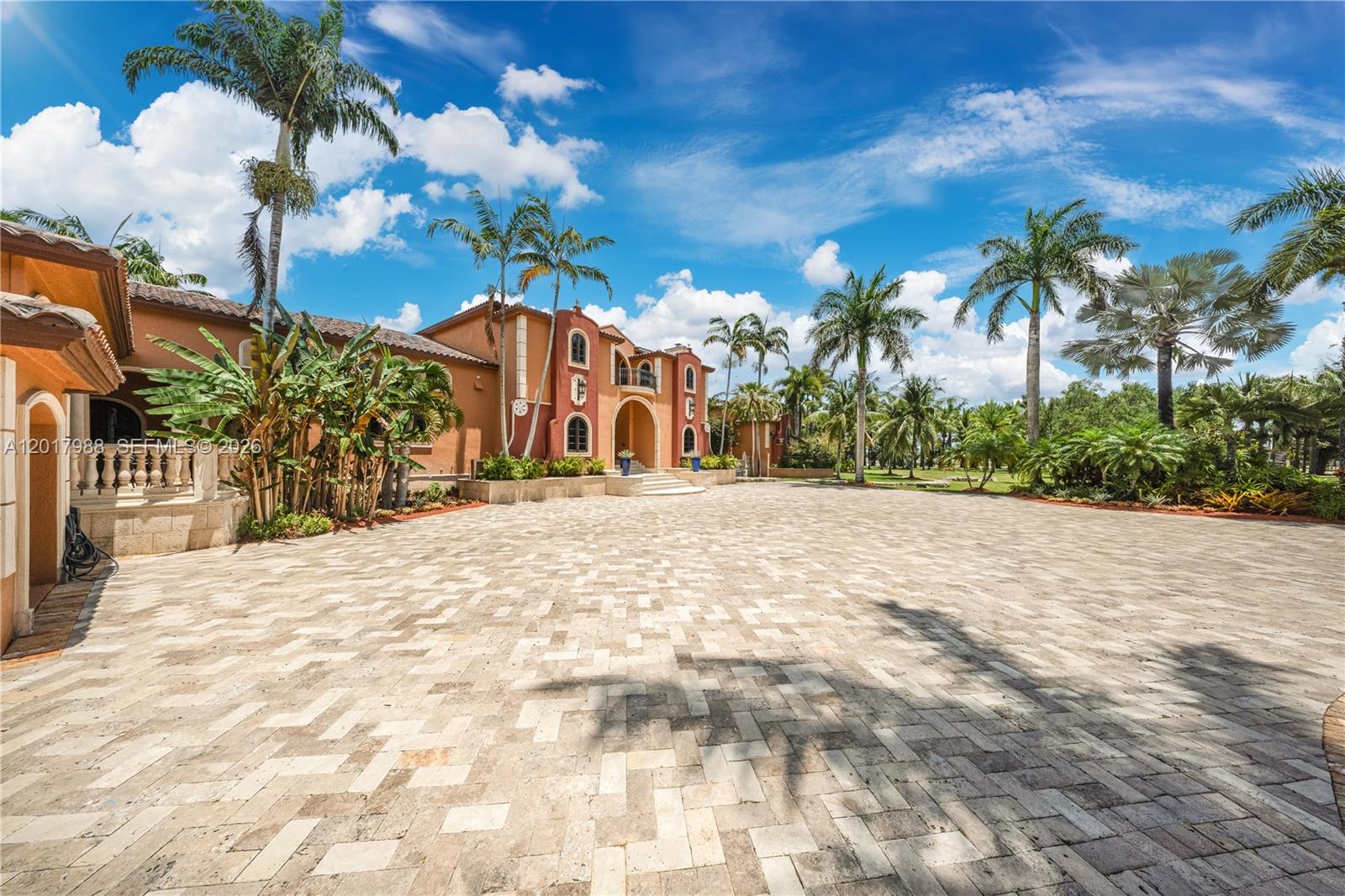 REDLAND ESTATE W/ GROTTO - Residential