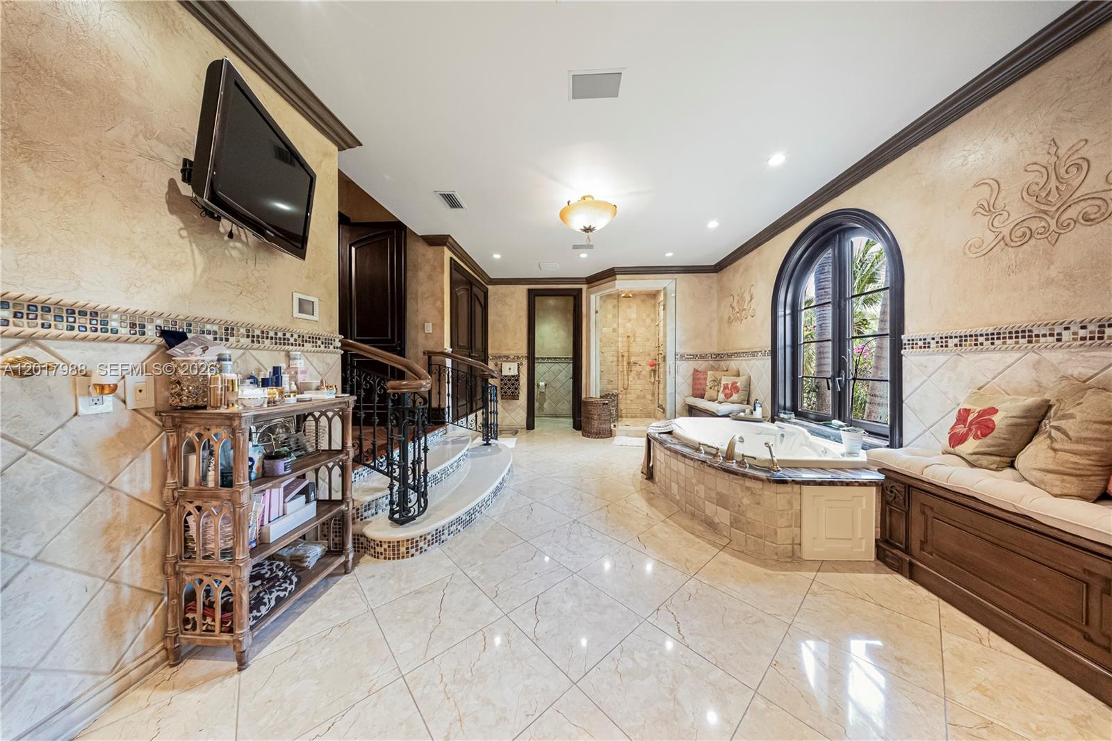 REDLAND ESTATE W/ GROTTO - Residential