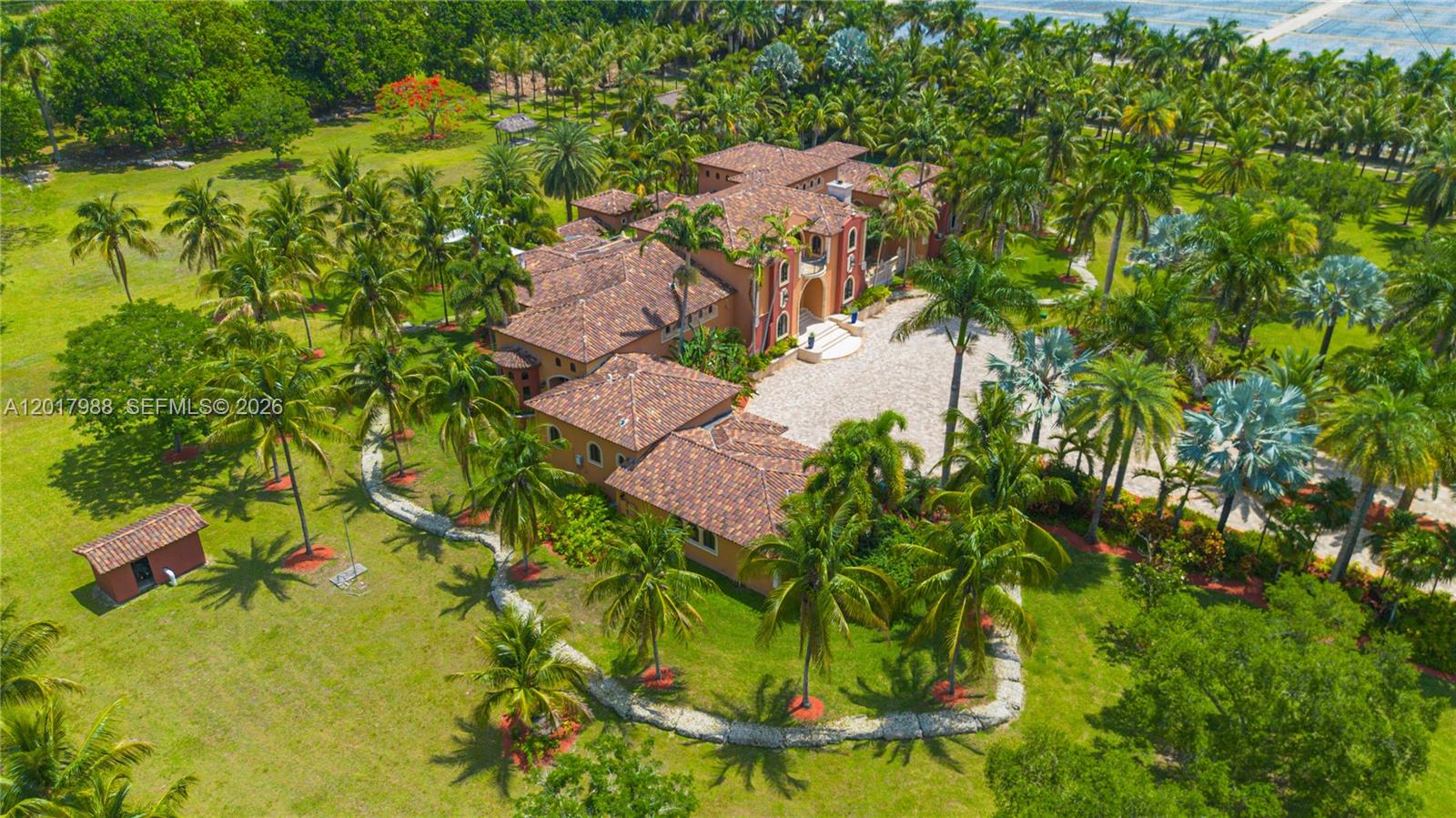 REDLAND ESTATE W/ GROTTO - Residential
