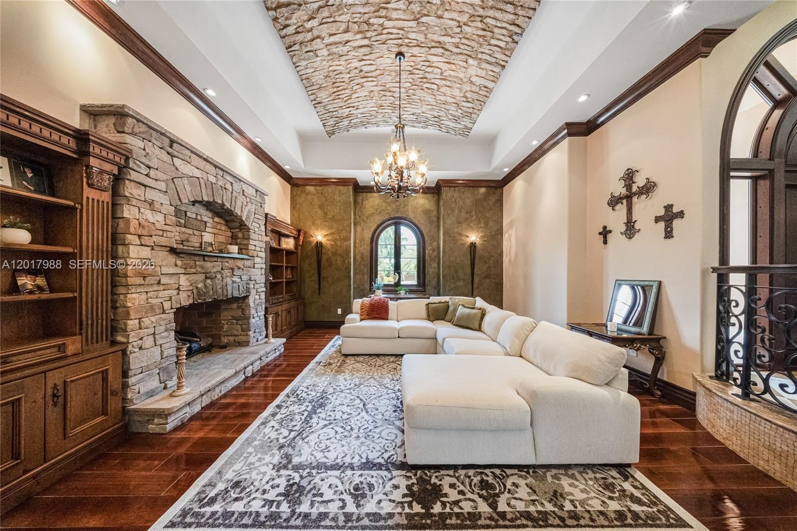 REDLAND ESTATE W/ GROTTO - Residential