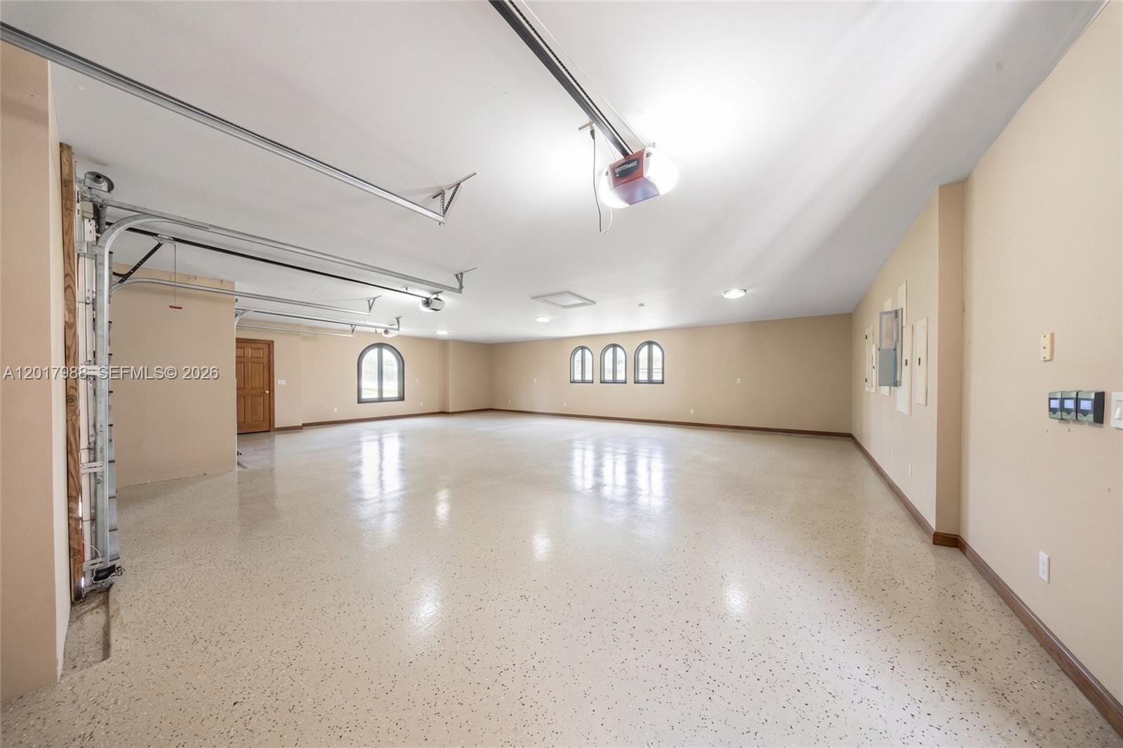REDLAND ESTATE W/ GROTTO - Residential