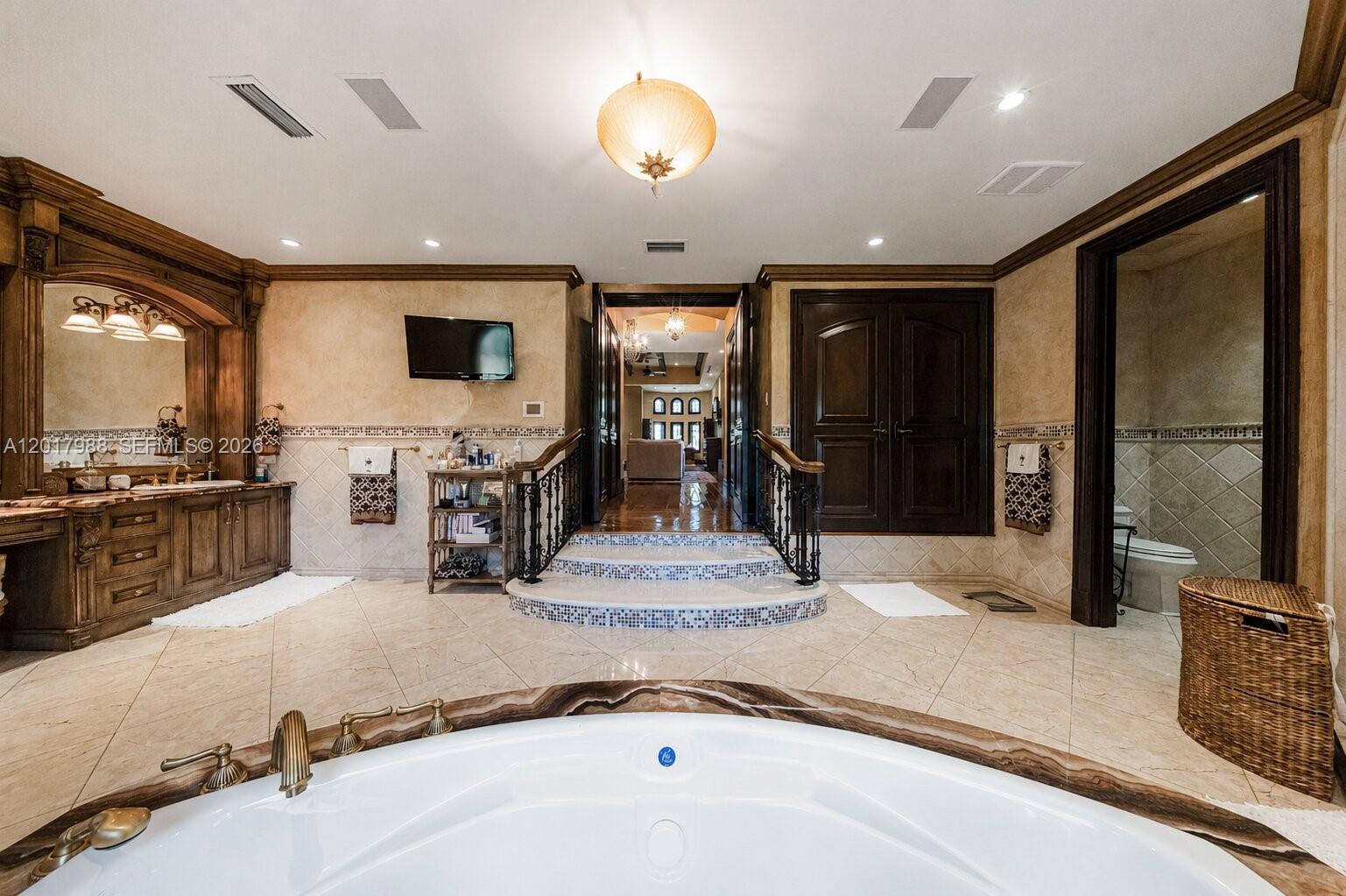 REDLAND ESTATE W/ GROTTO - Residential