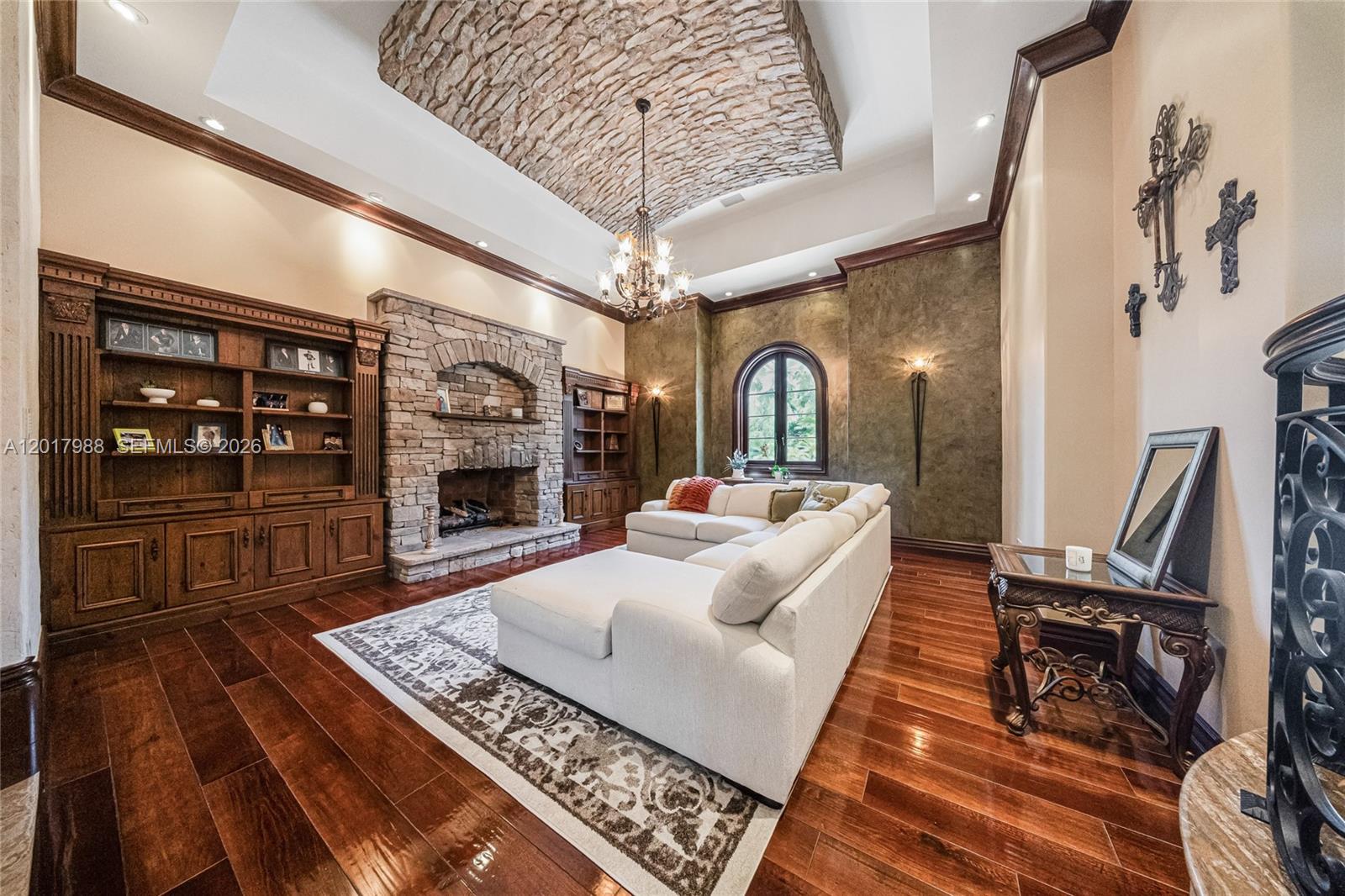 REDLAND ESTATE W/ GROTTO - Residential