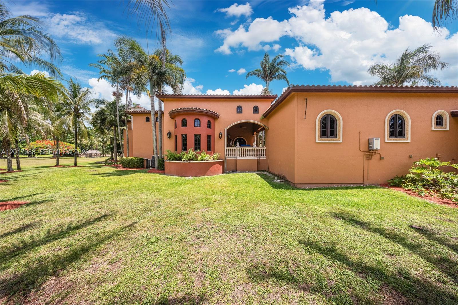REDLAND ESTATE W/ GROTTO - Residential