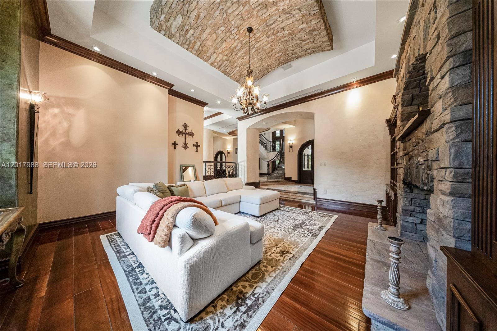 REDLAND ESTATE W/ GROTTO - Residential