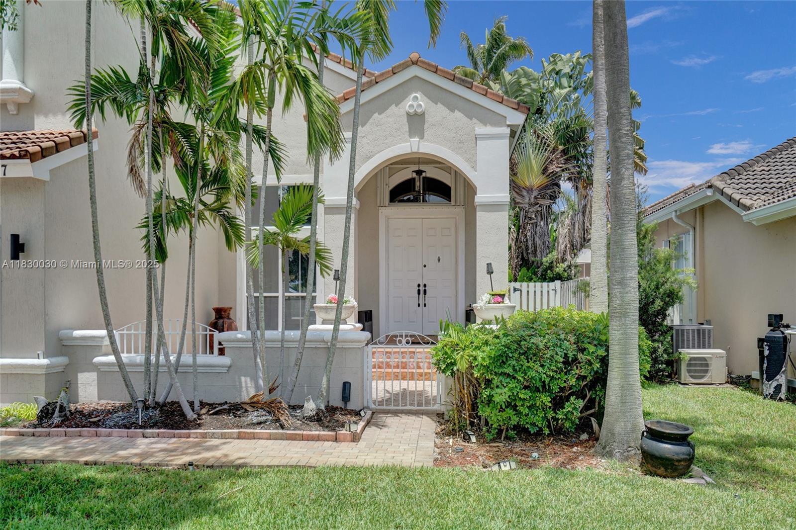 5347 SW 32nd Ter