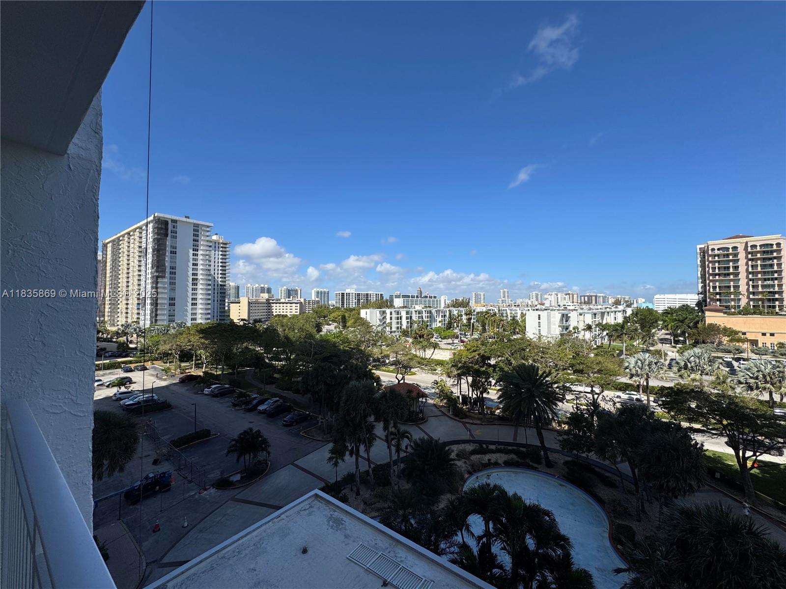 210 174th St 1215, Sunny Isles Beach, FL, 33160/$230,000 4 210 174th St 1215