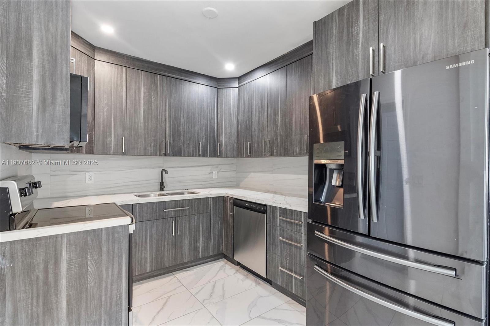 LAWNDALE 4TH ADDN - Residential