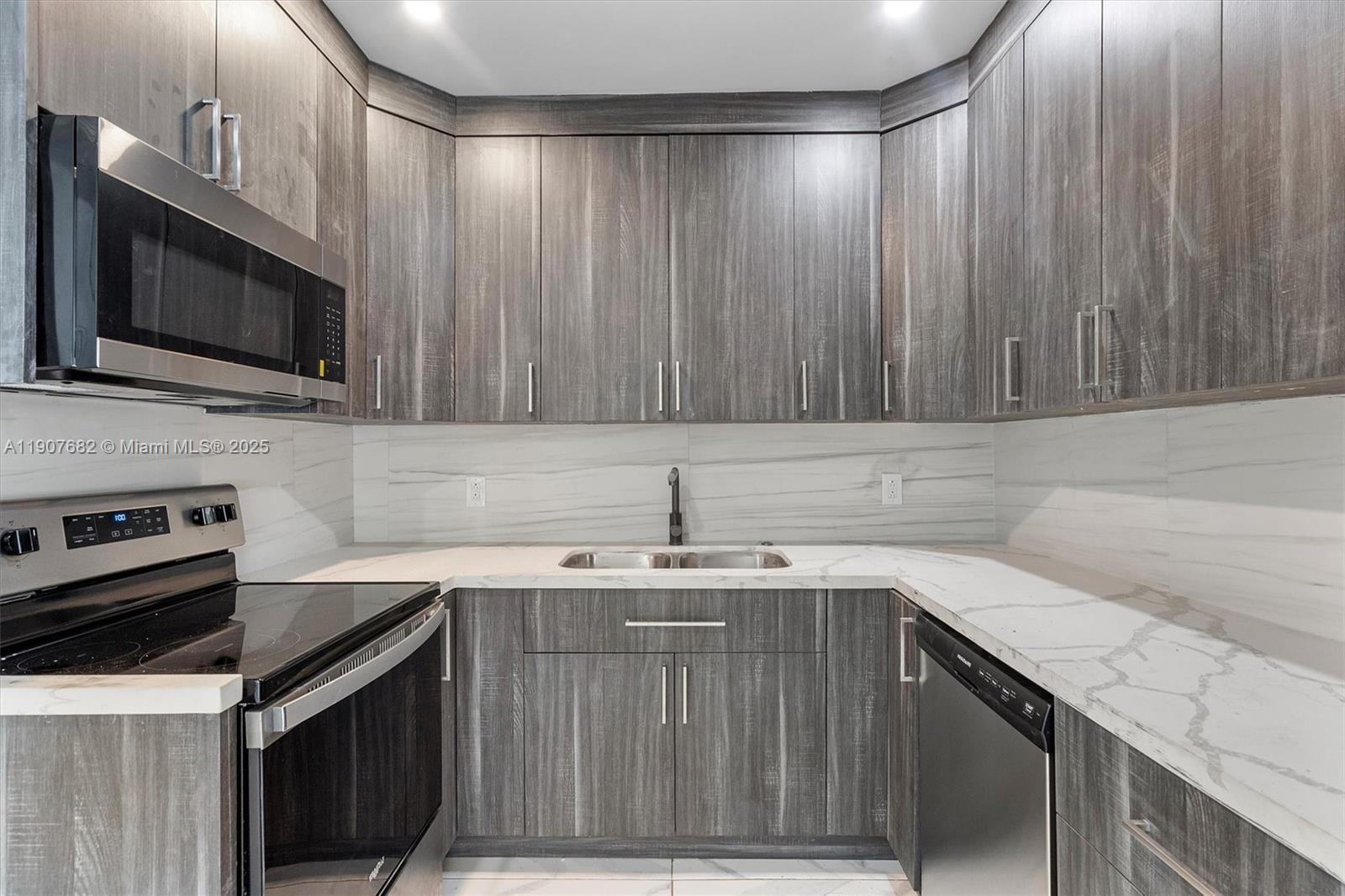 LAWNDALE 4TH ADDN - Residential