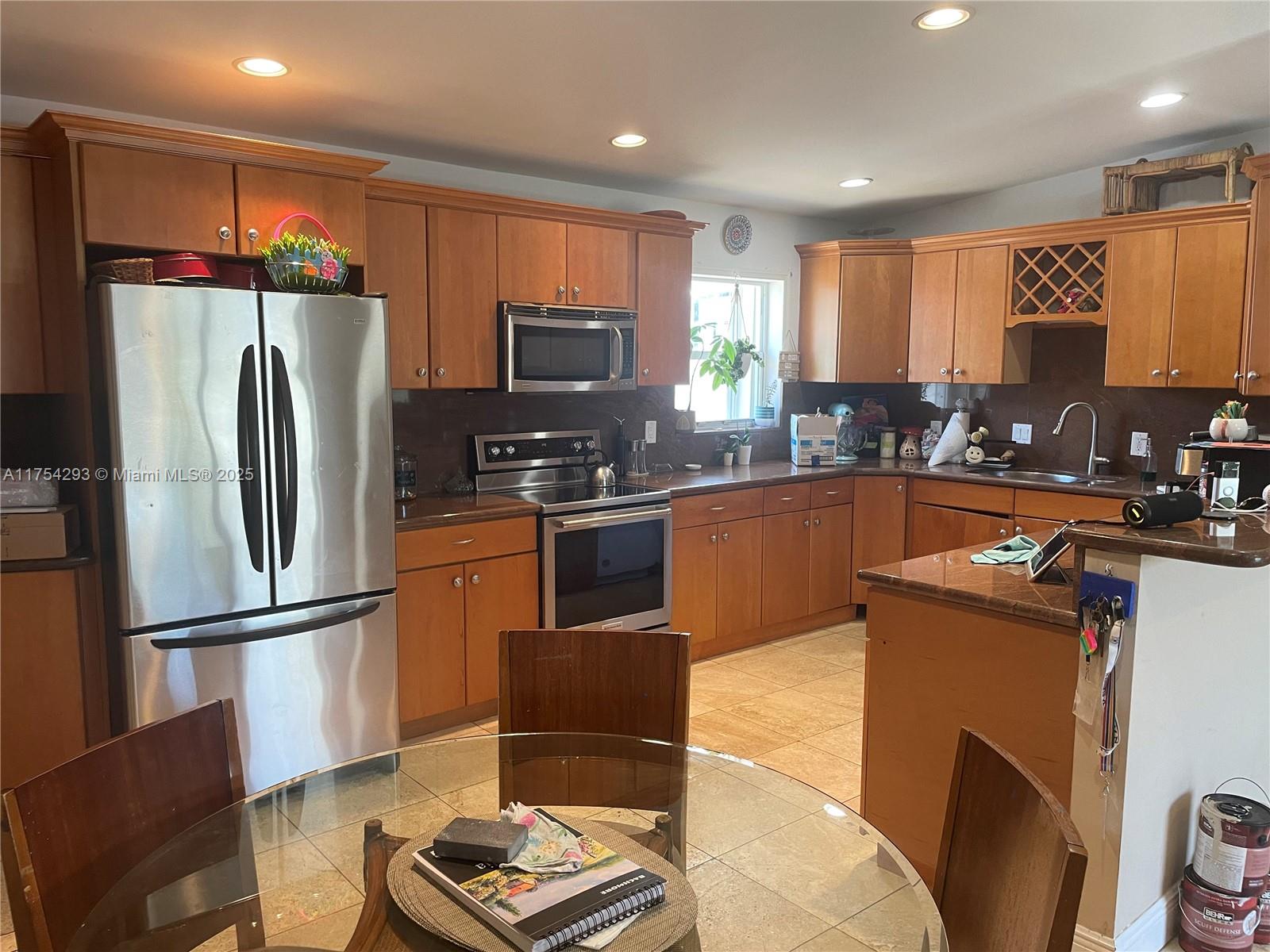 TROPIC VISTA - Residential