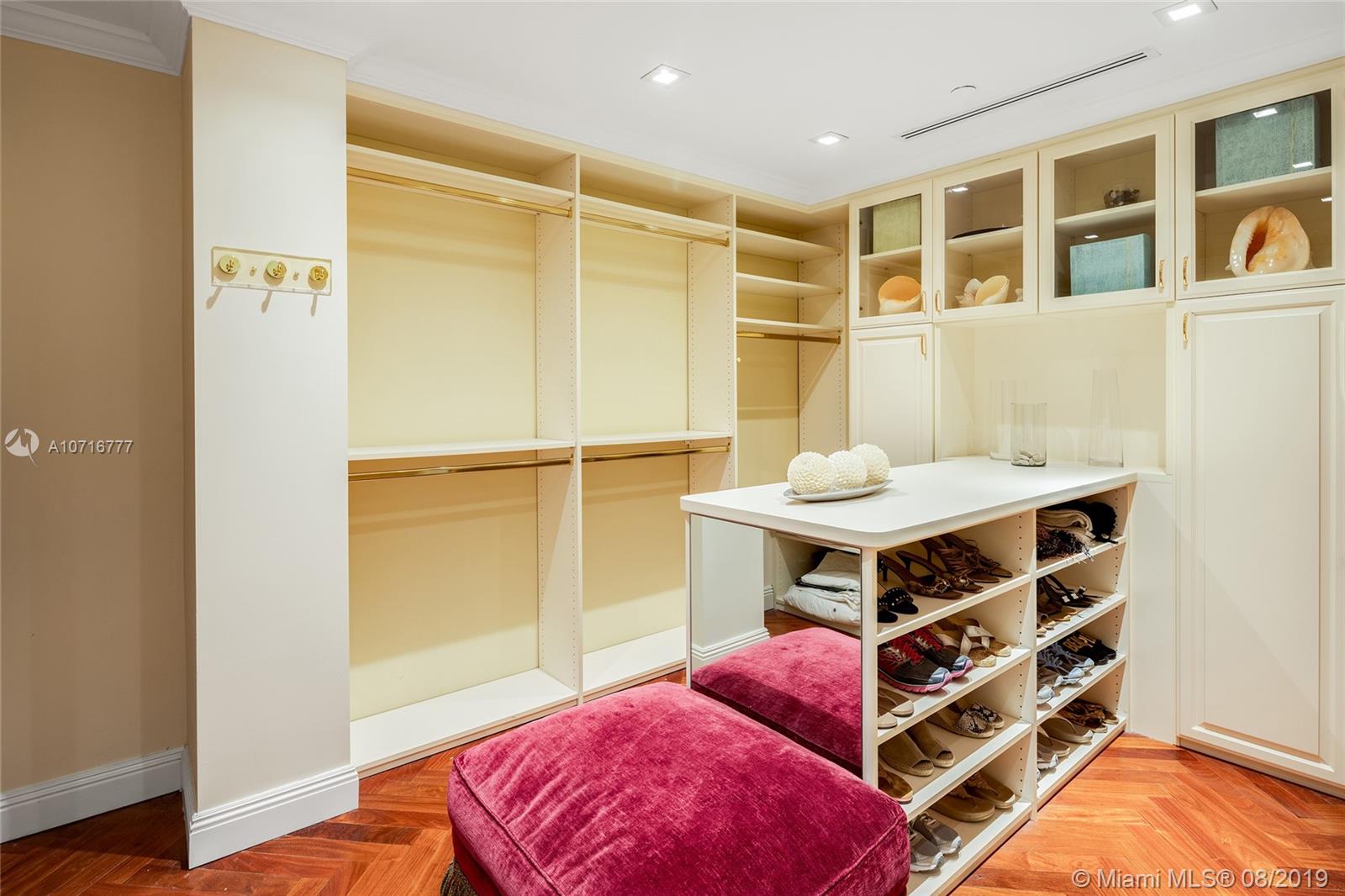 IL VILLAGGIO ON SOUTH BEA - Residential