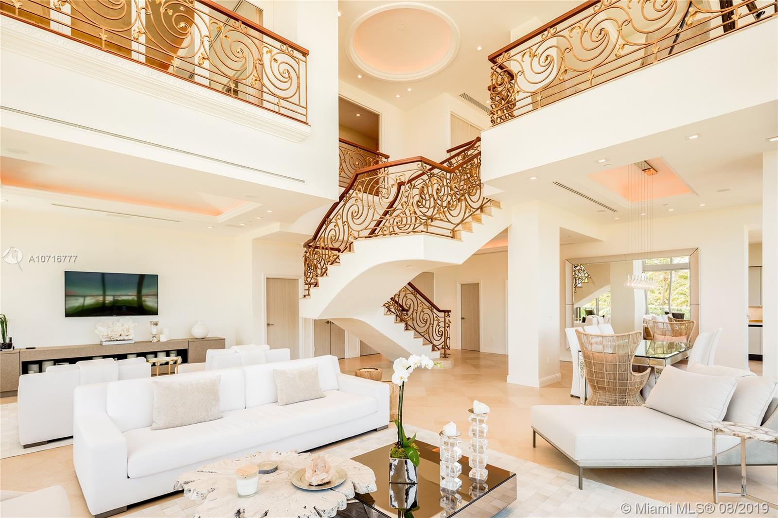 IL VILLAGGIO ON SOUTH BEA - Residential