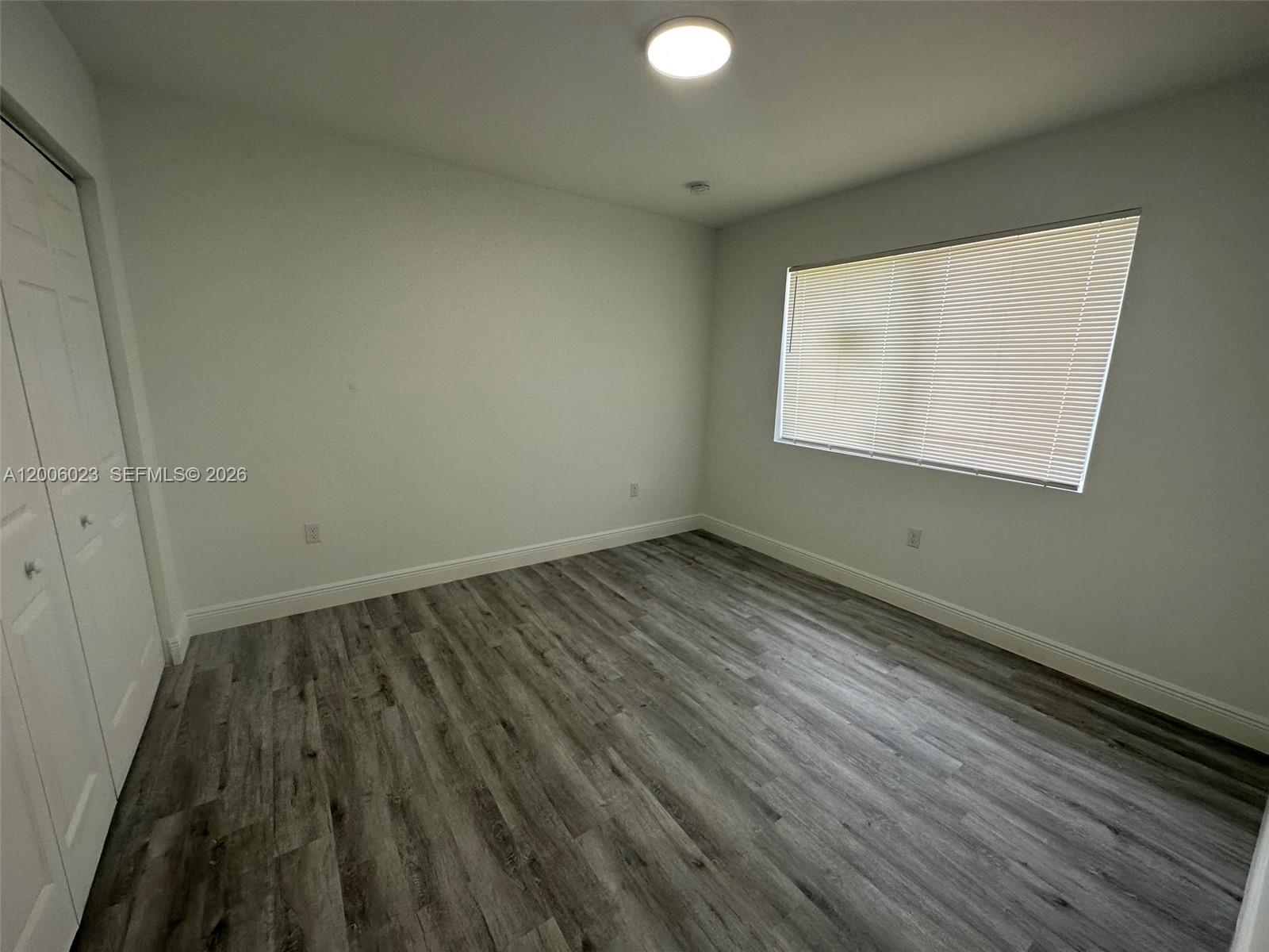 1095 NE 149th St .
