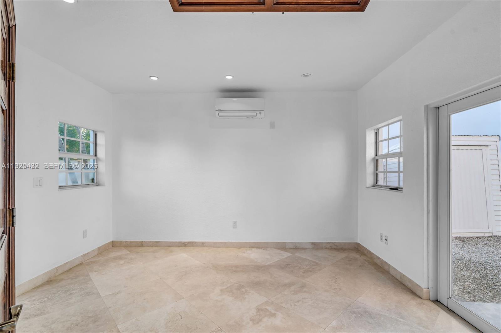 FIRST ADDN TO RO-JEN ESTA - Residential