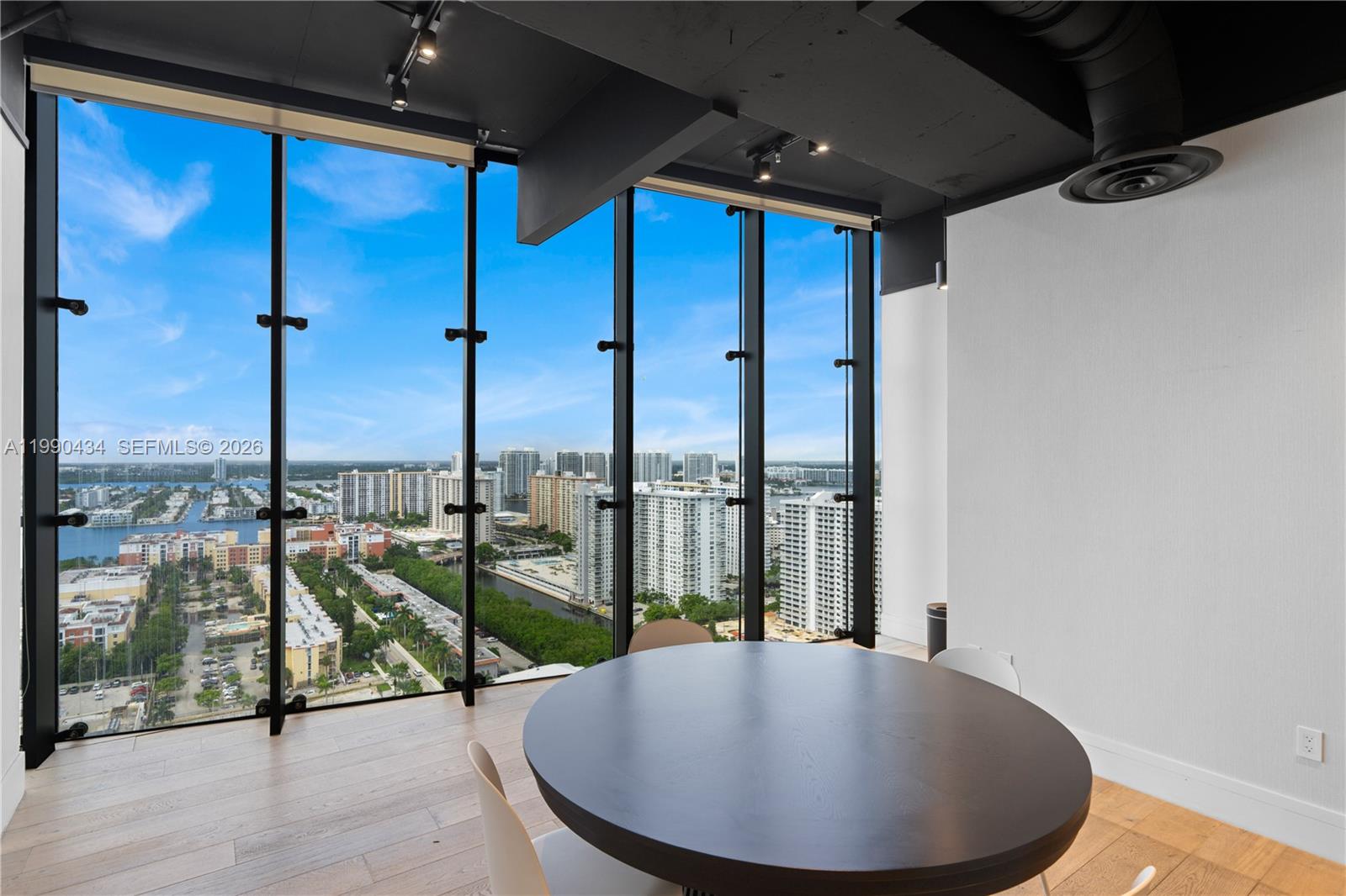 MUSE CONDO - Residential