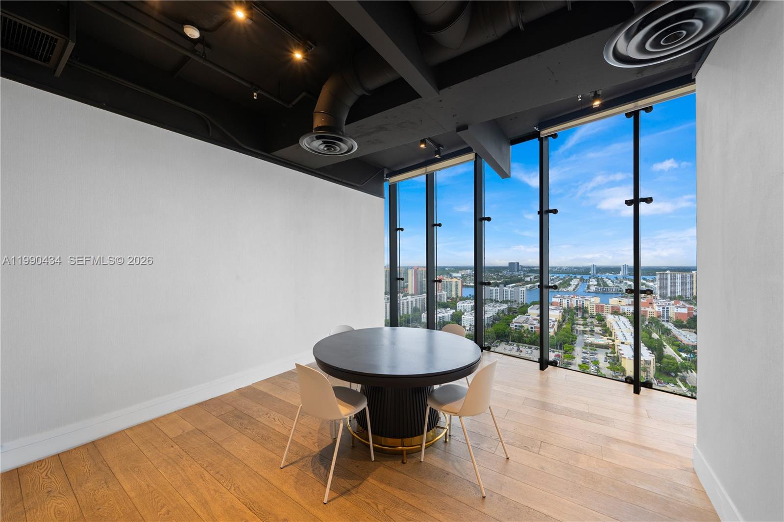 MUSE CONDO - Residential