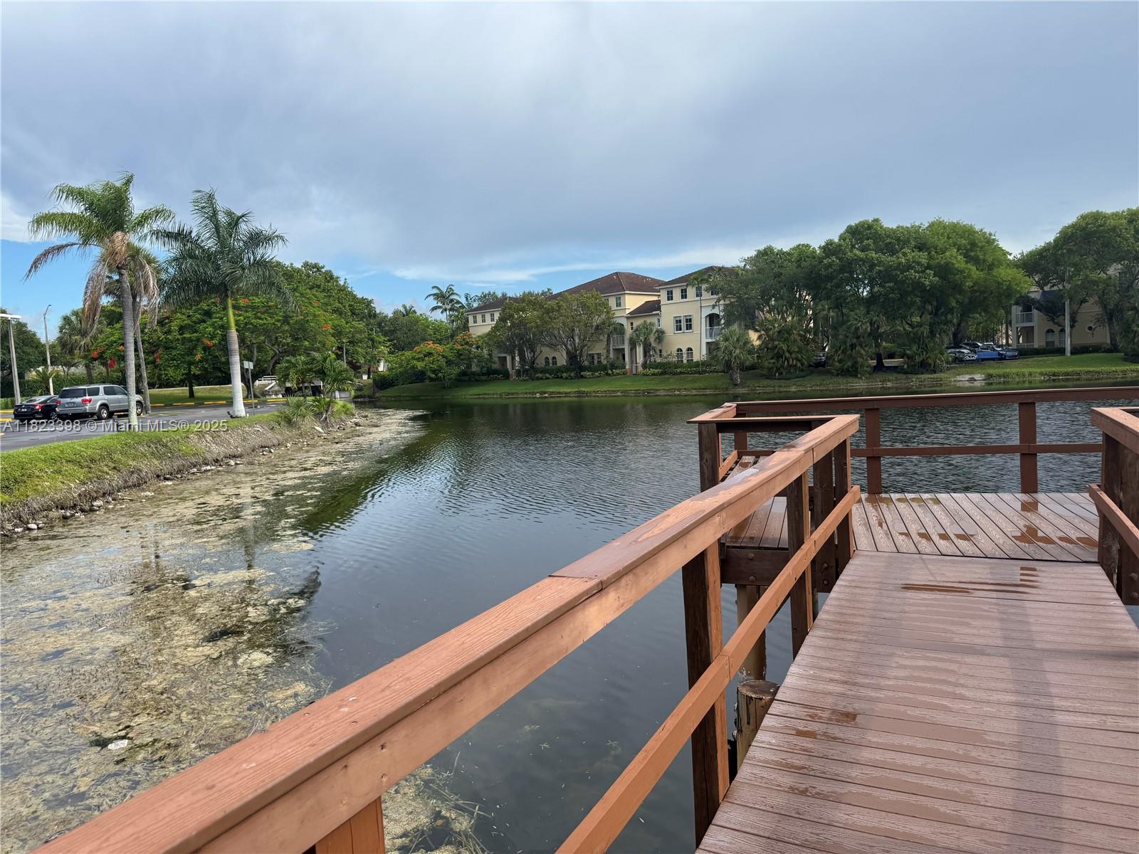 Nice 2bed, 2baths unit in Coronada at Jacaranda Golf Course. Lots of natural light and closet space.Hurricane impact windows. Stainlees steel appliances, ready to move in. Close to Broward Mall, restaurants, banks and major routes.
Association requires 650+ credit score