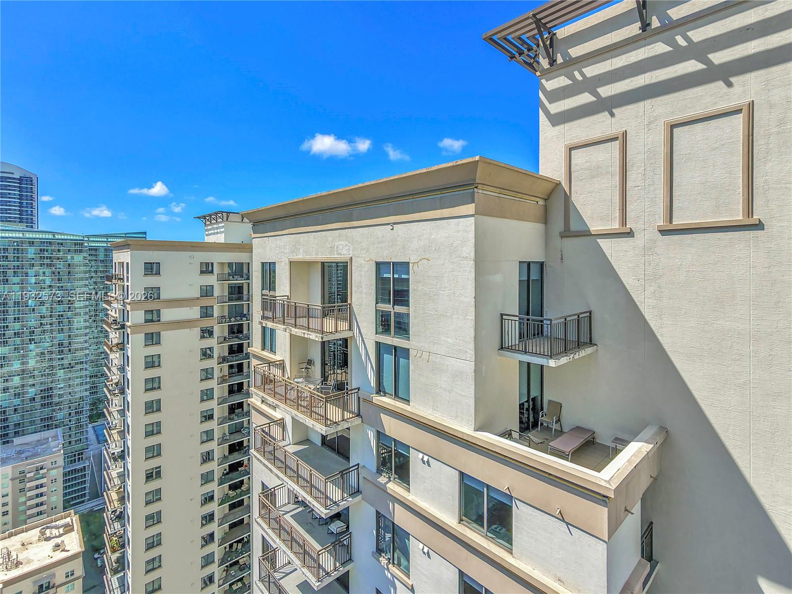 999 SW 1st Ave UPH12