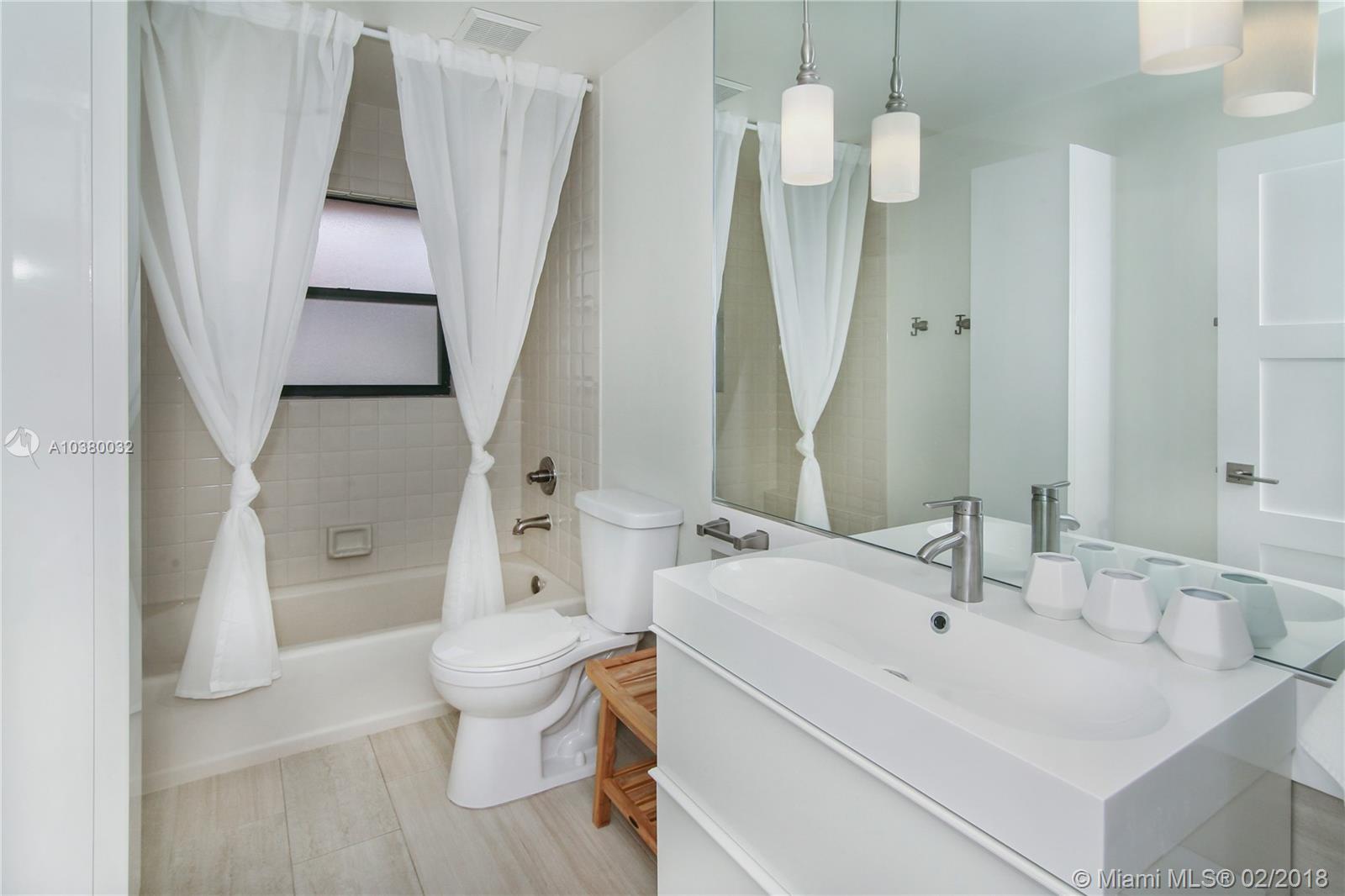 COUNTRY ISLES MANOR HOMES - Residential