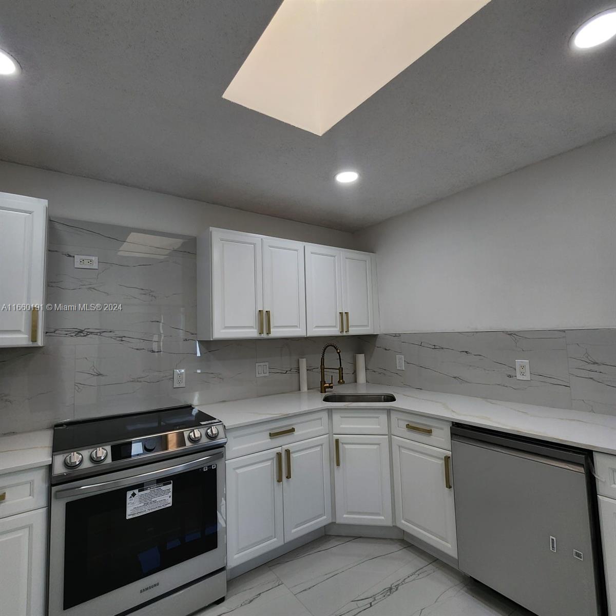 SANDALFOOT COVE SEC 12 - Residential
