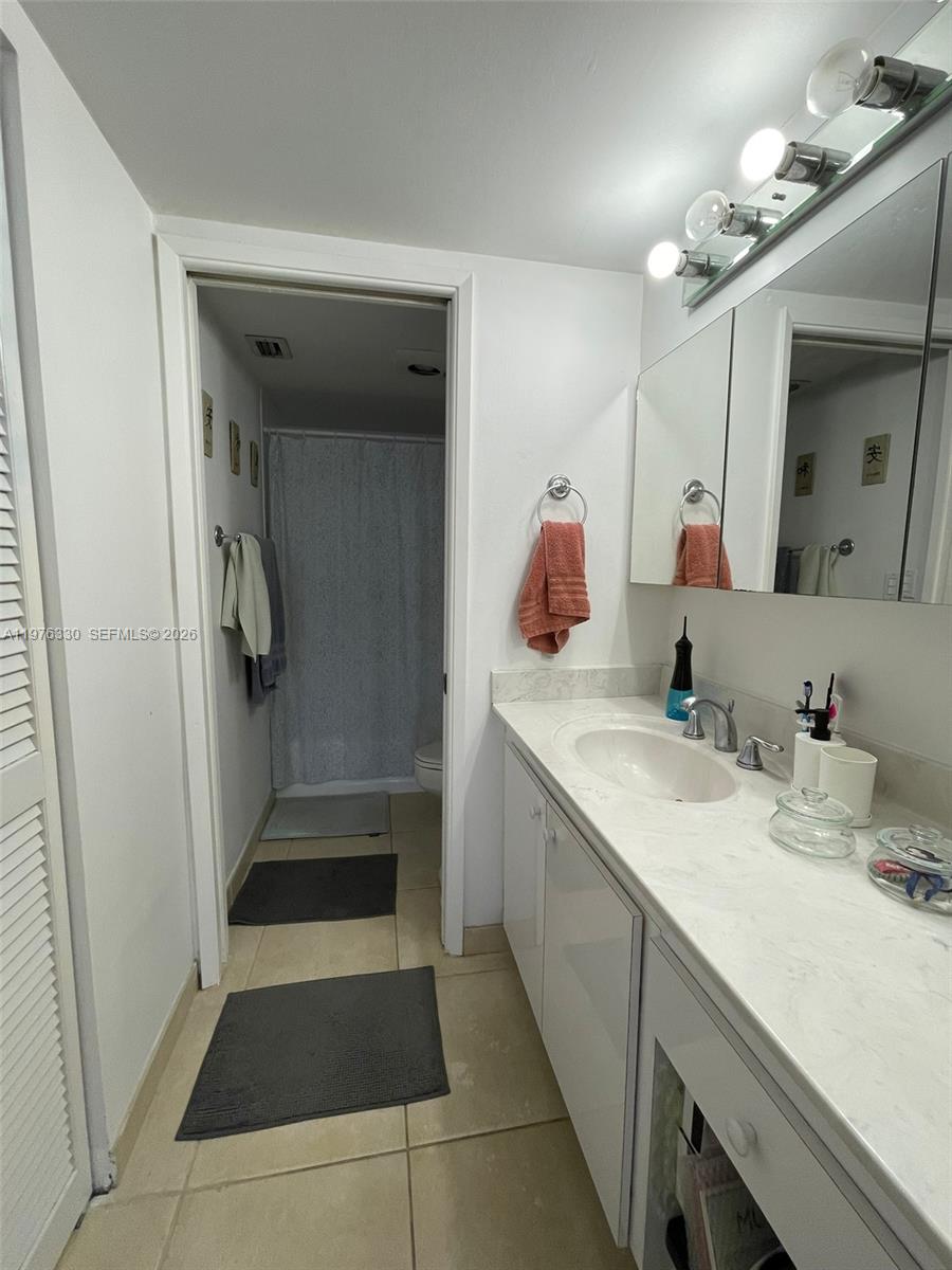 BRICKELL PLACE CONDO - Residential Lease