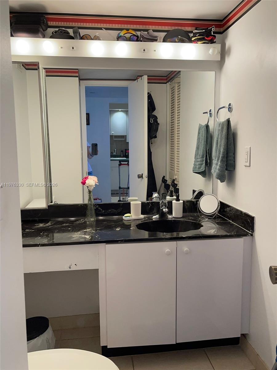 BRICKELL PLACE CONDO - Residential Lease