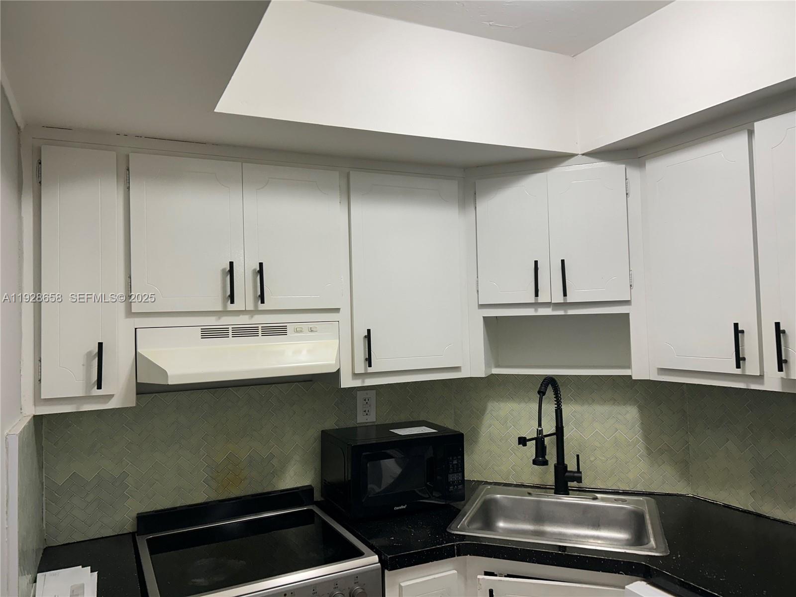 LAUDERDALE - Residential Lease