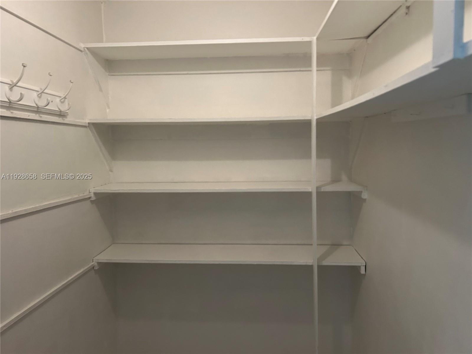 LAUDERDALE - Residential Lease