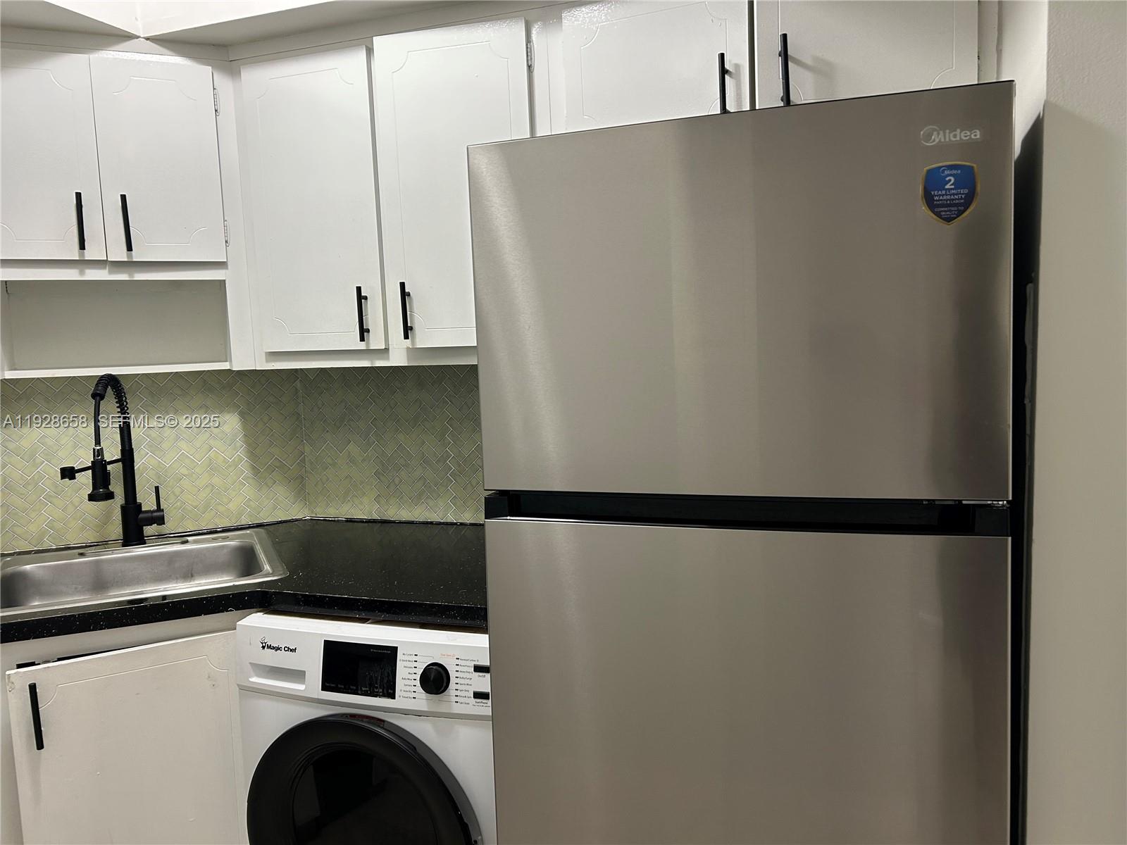 LAUDERDALE - Residential Lease