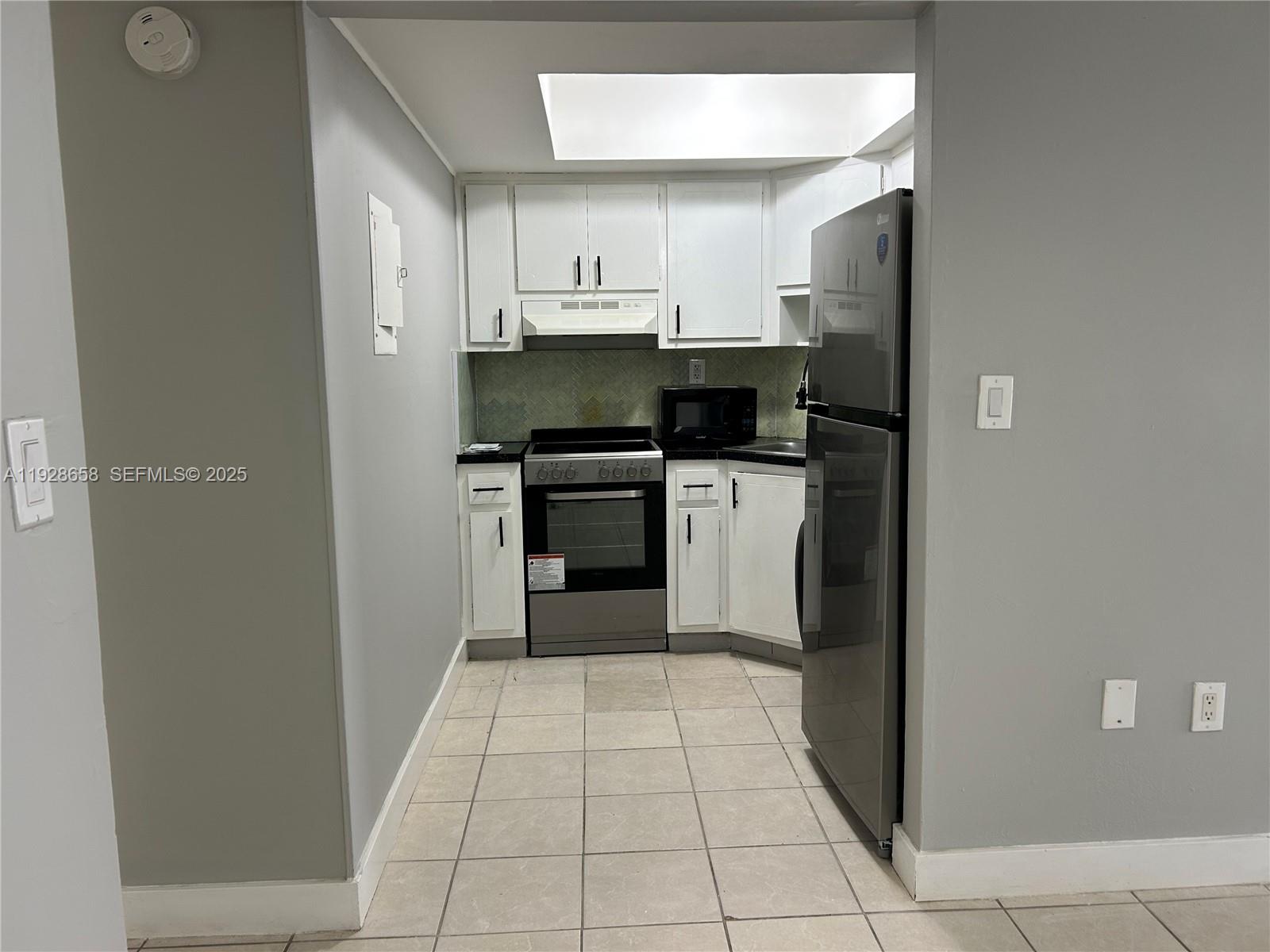 LAUDERDALE - Residential Lease