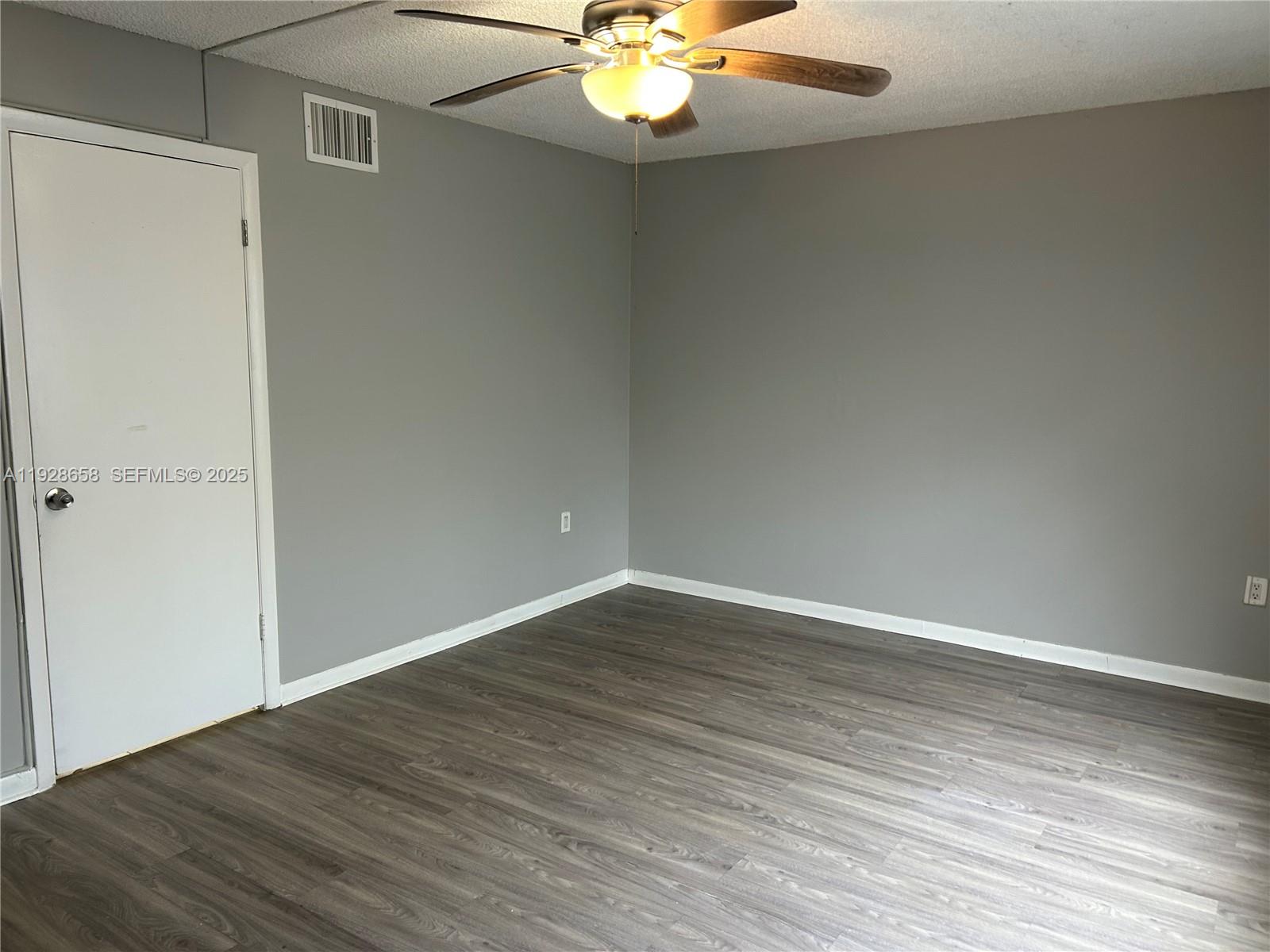 LAUDERDALE - Residential Lease