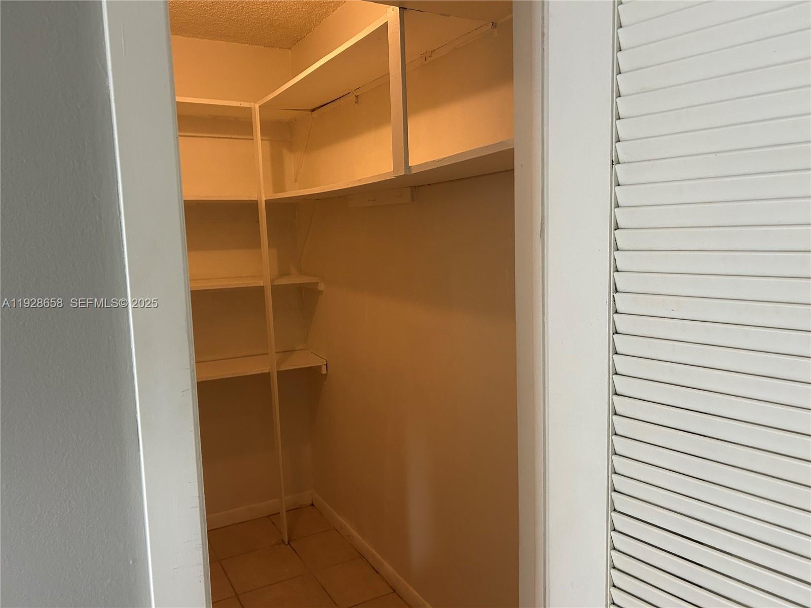 LAUDERDALE - Residential Lease