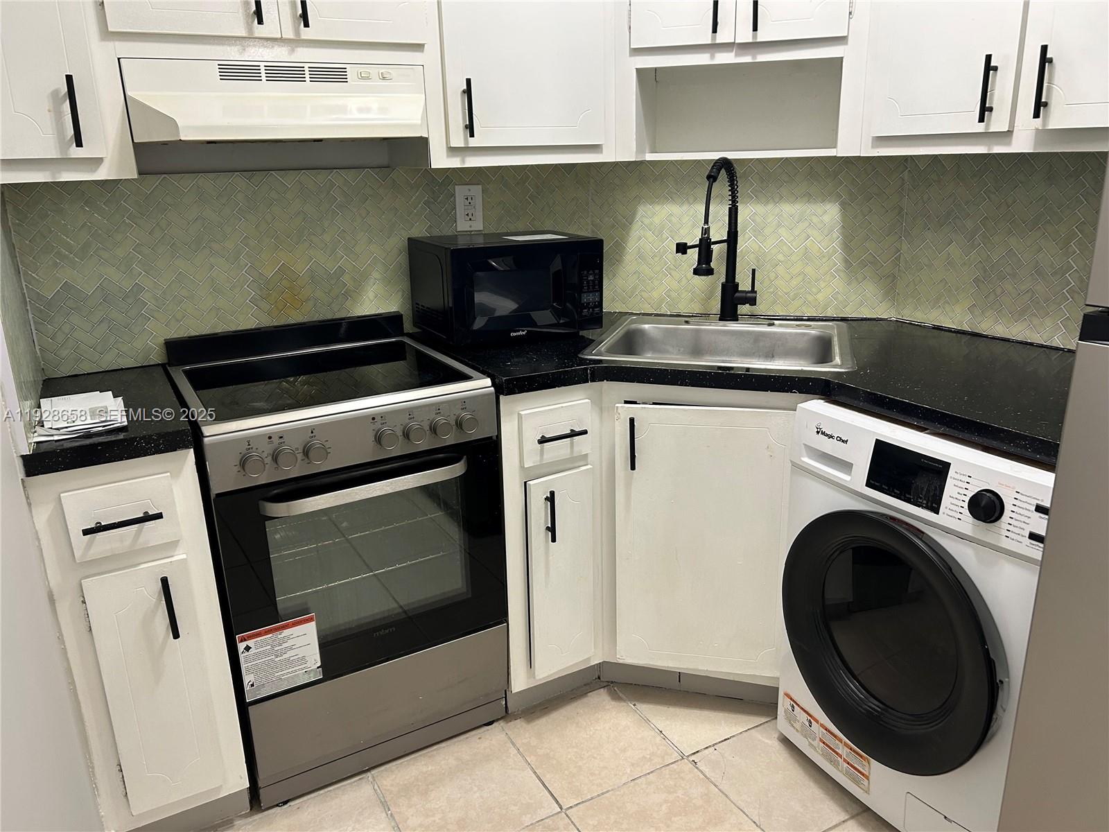 LAUDERDALE - Residential Lease