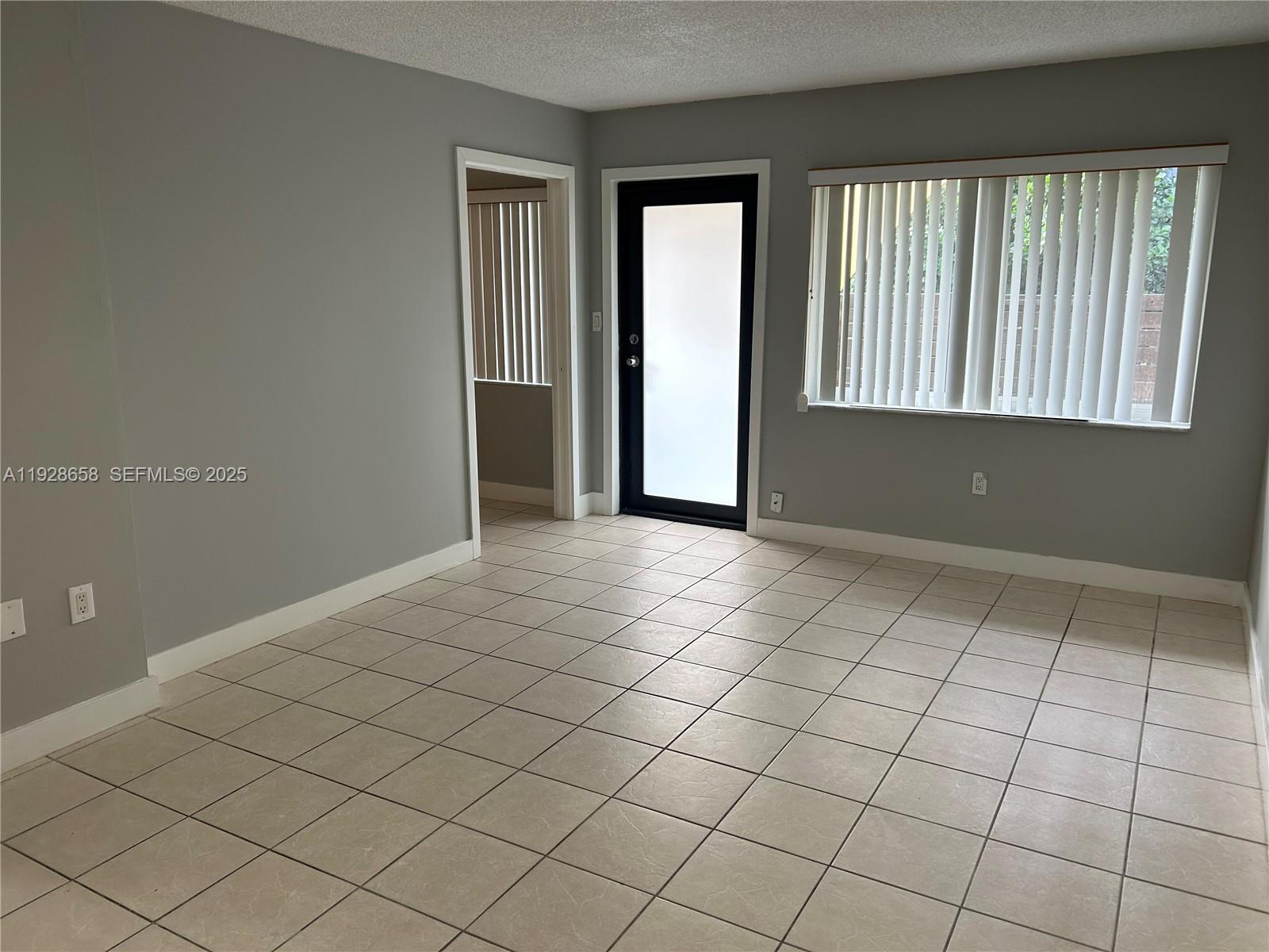 LAUDERDALE - Residential Lease