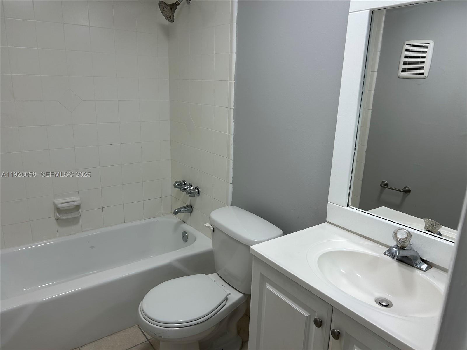 LAUDERDALE - Residential Lease