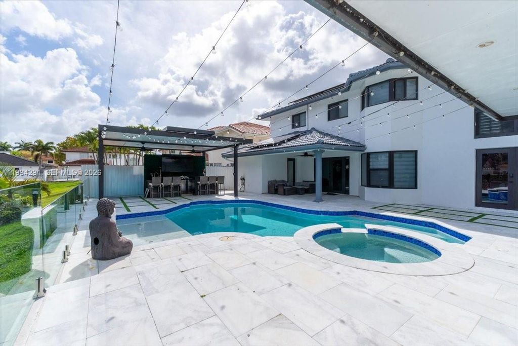 Photo of 15763 SW 43rd St, Miami, FL 33185 (MLS # A11994291)