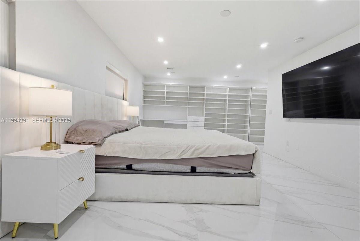 PARK LAKES BY THE MEADOWS - Residential