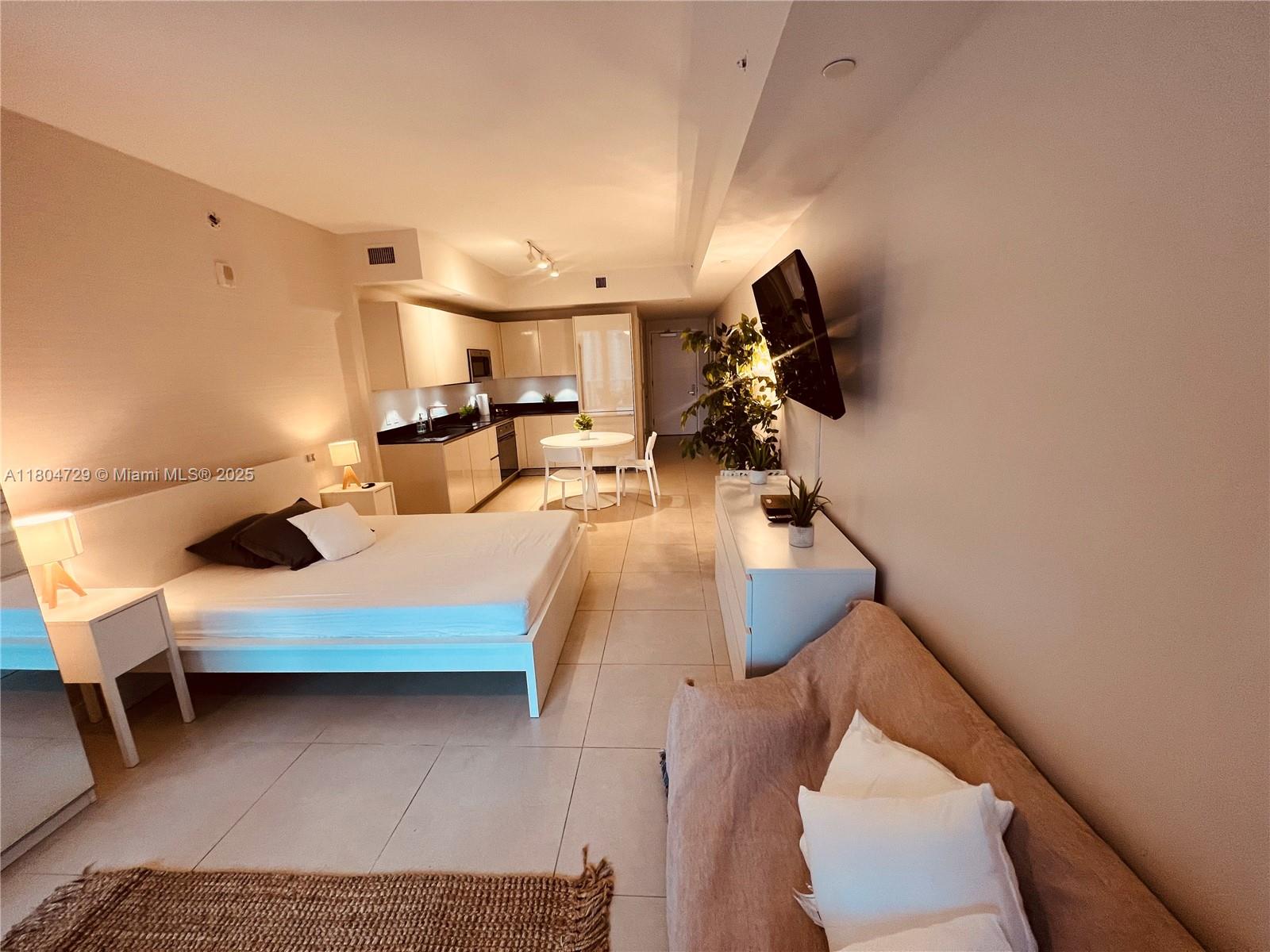 1010 Brickell Ave 2710