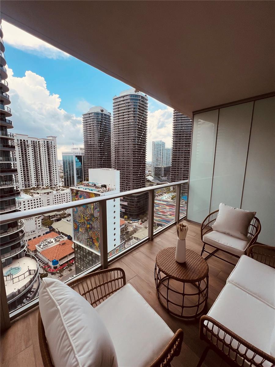 1010 Brickell Ave 2710
