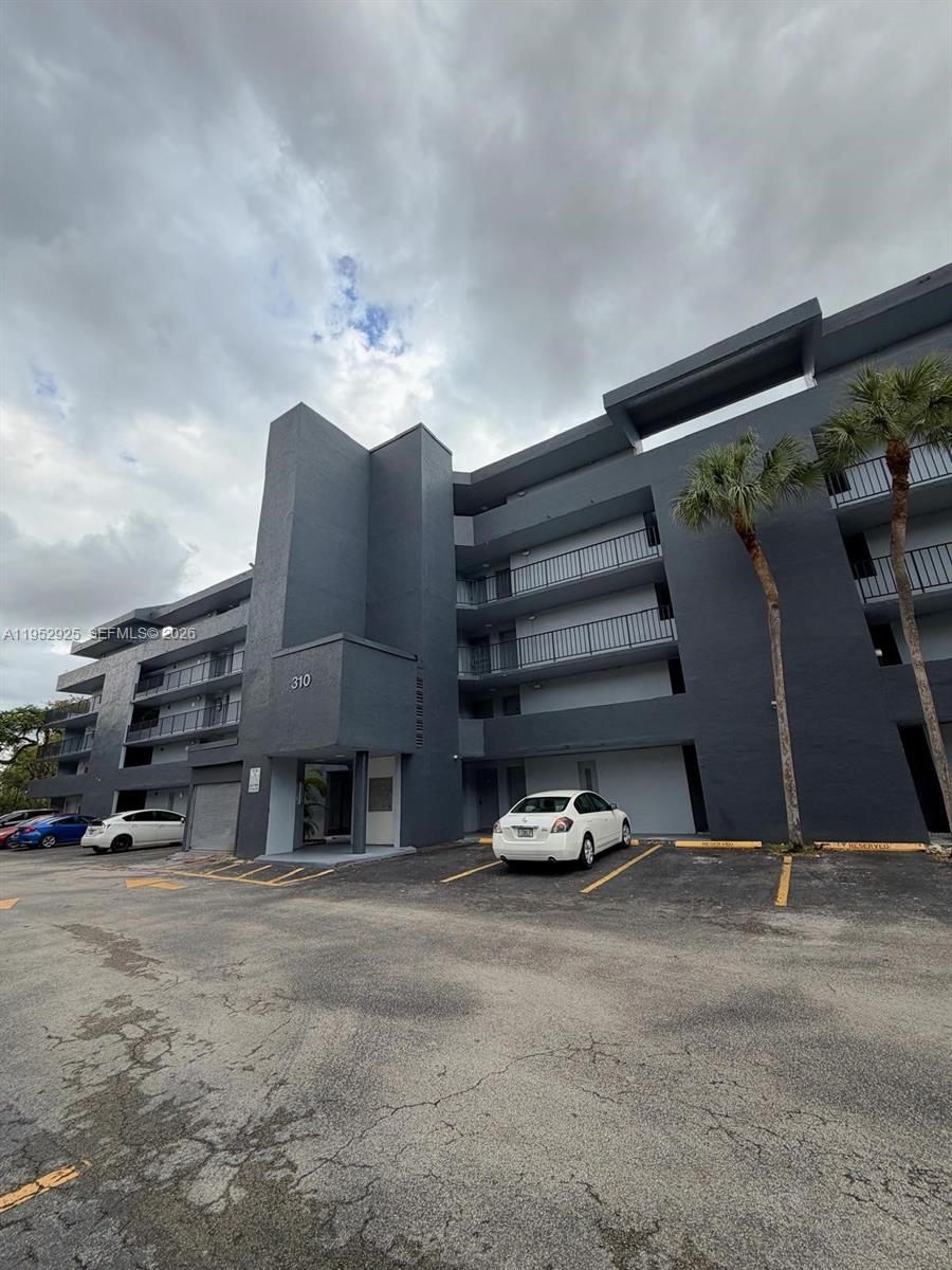 THE GREENS CONDO - Residential