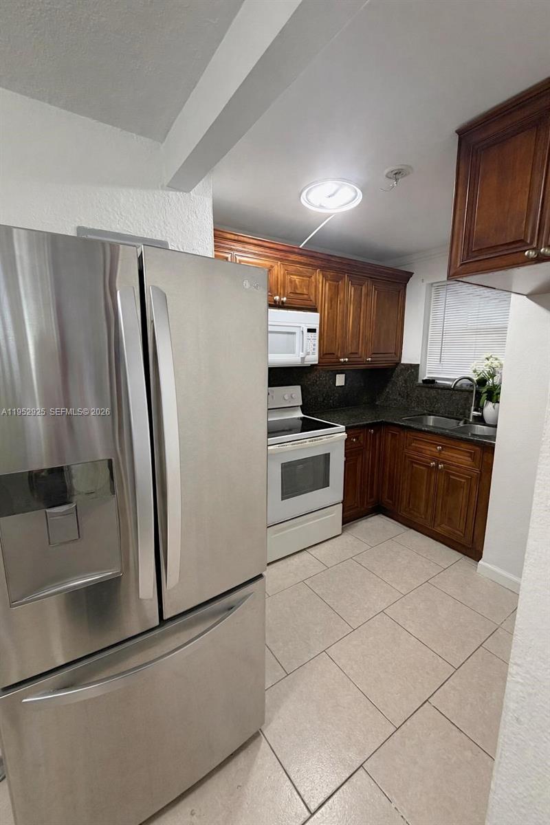 THE GREENS CONDO - Residential